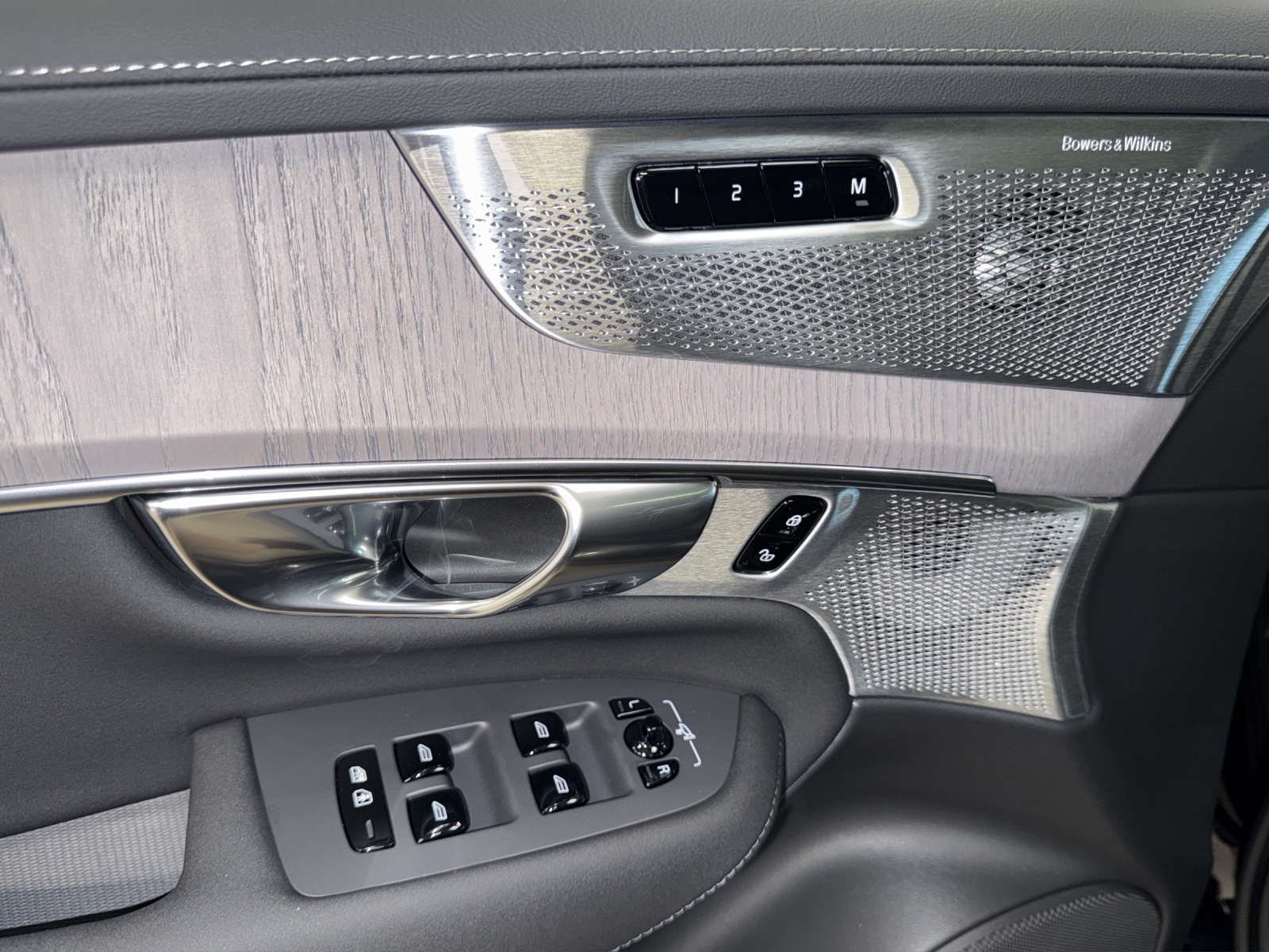 VOLVO XC90 2.0 T8 TE XCLUSIVE Edition Dark eAWD-image-12
