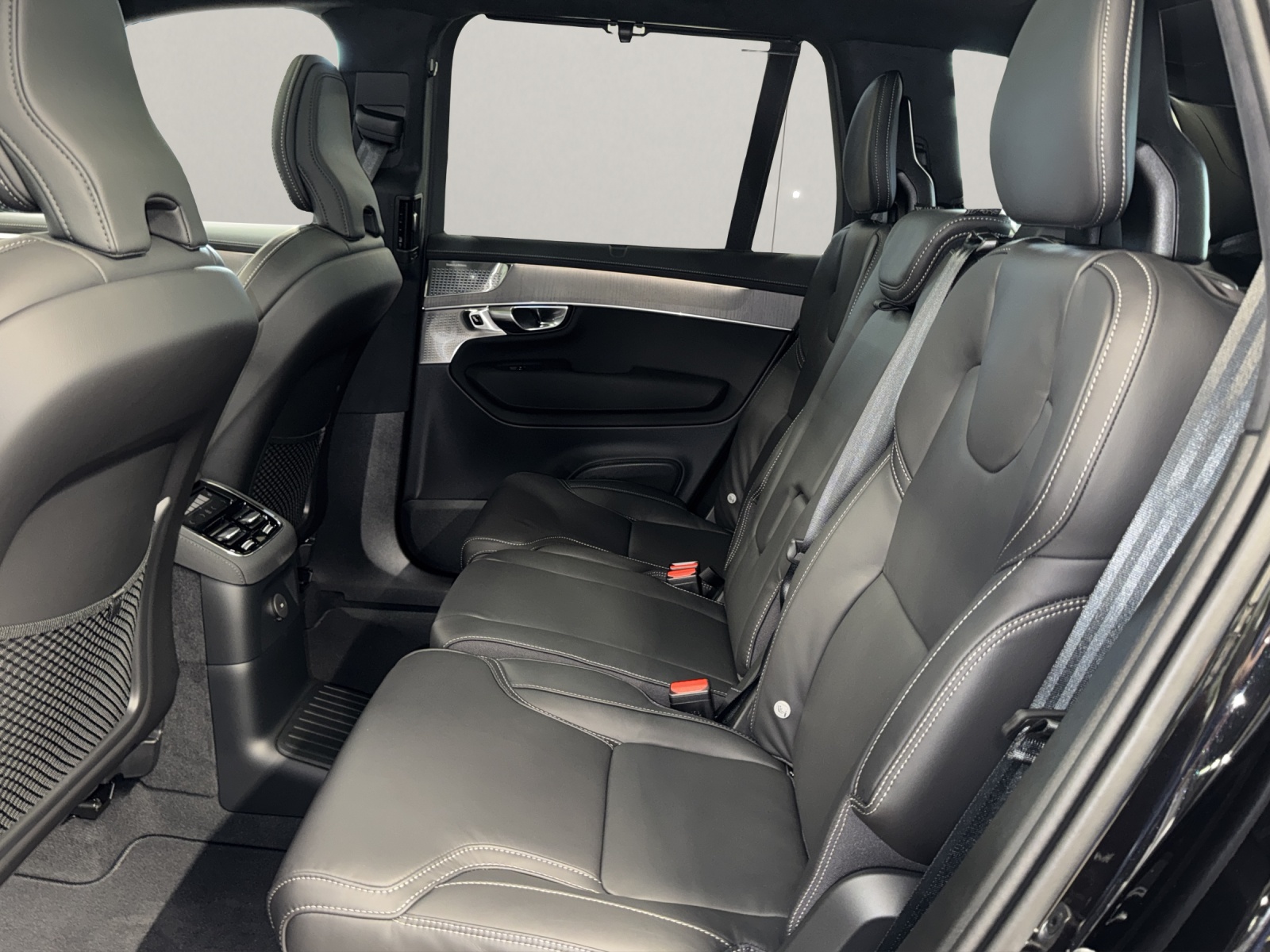 VOLVO XC90 2.0 T8 TE XCLUSIVE Edition Dark eAWD-image-13
