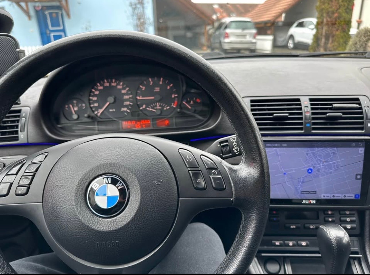 BMW 320Ci-image-5