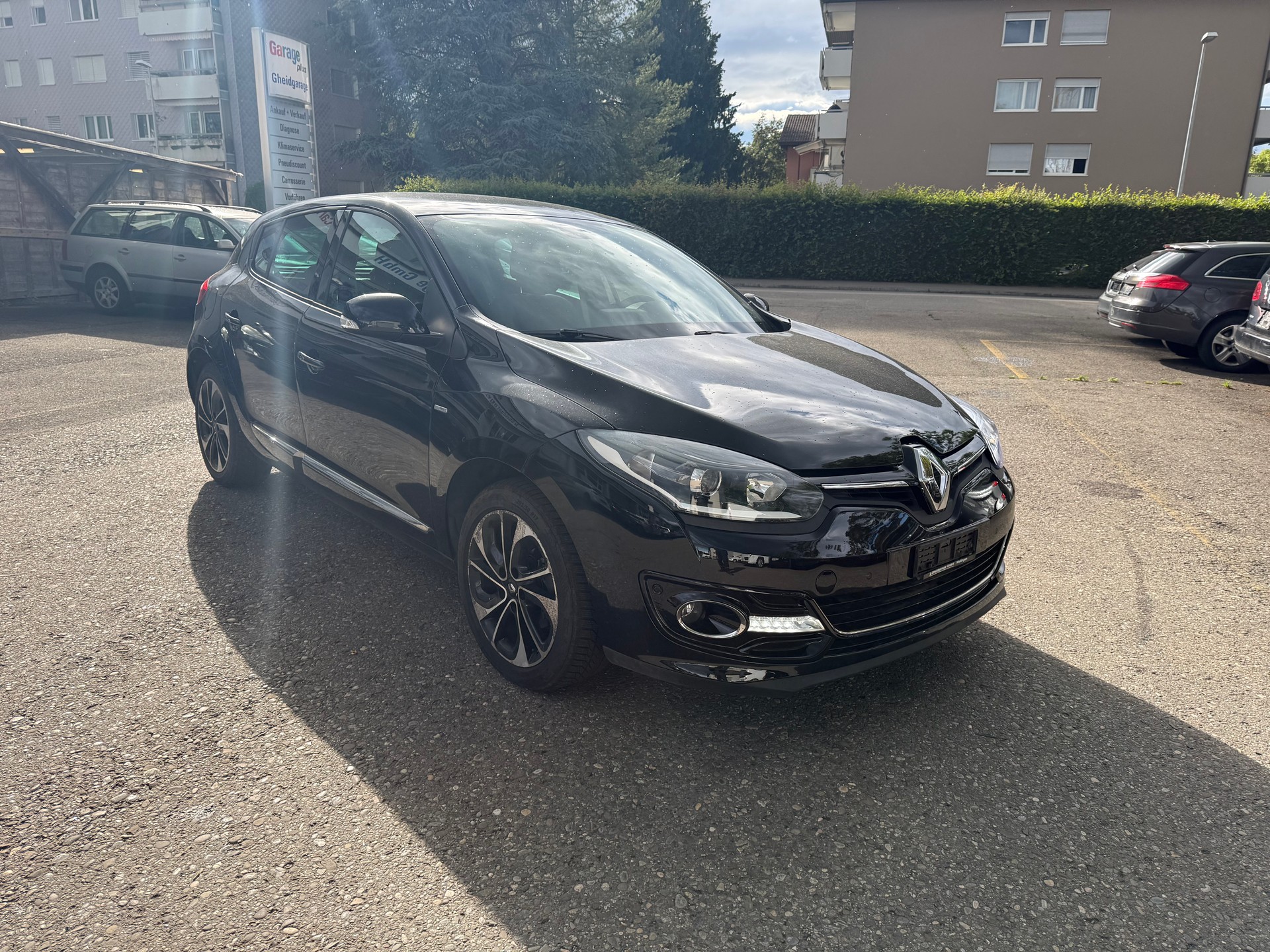RENAULT Mégane 1.2 16V Turbo Bose EDC-showroom-element-1