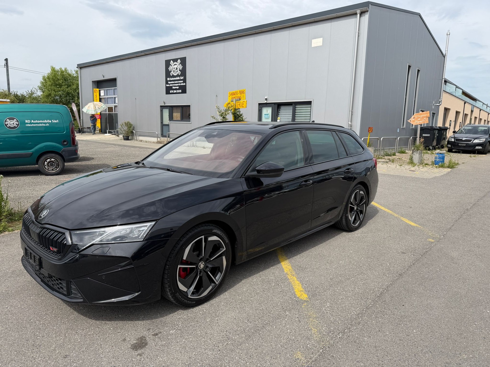 SKODA Octavia Combi 2.0 TSI DSG RS-image-6