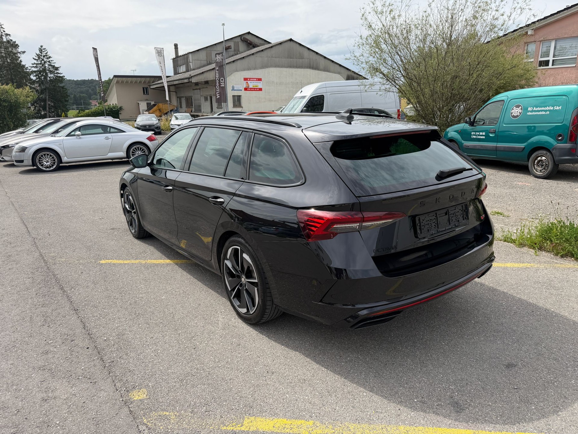 SKODA Octavia Combi 2.0 TSI DSG RS-image-4