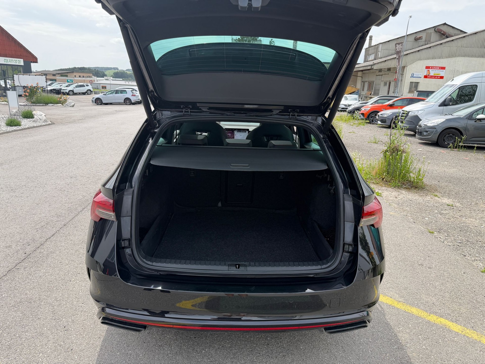 SKODA Octavia Combi 2.0 TSI DSG RS-image-11