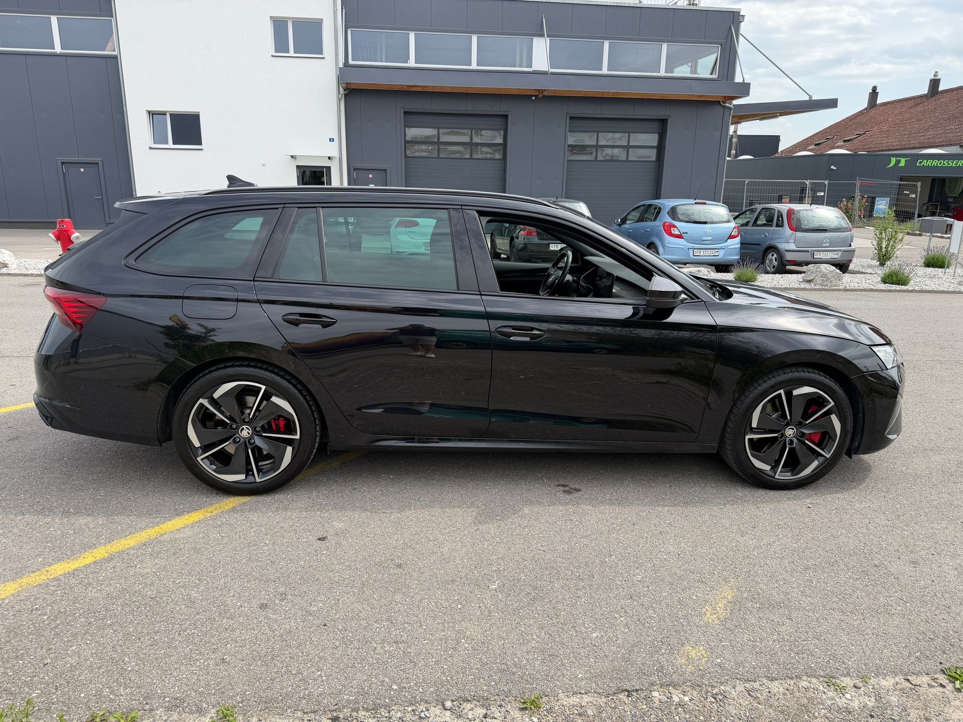 SKODA Octavia Combi 2.0 TSI DSG RS-image-1