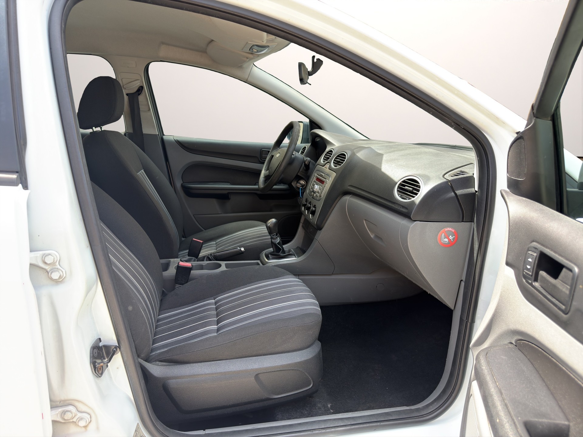 FORD Focus 1.6 TDCi Ambiente-image-12