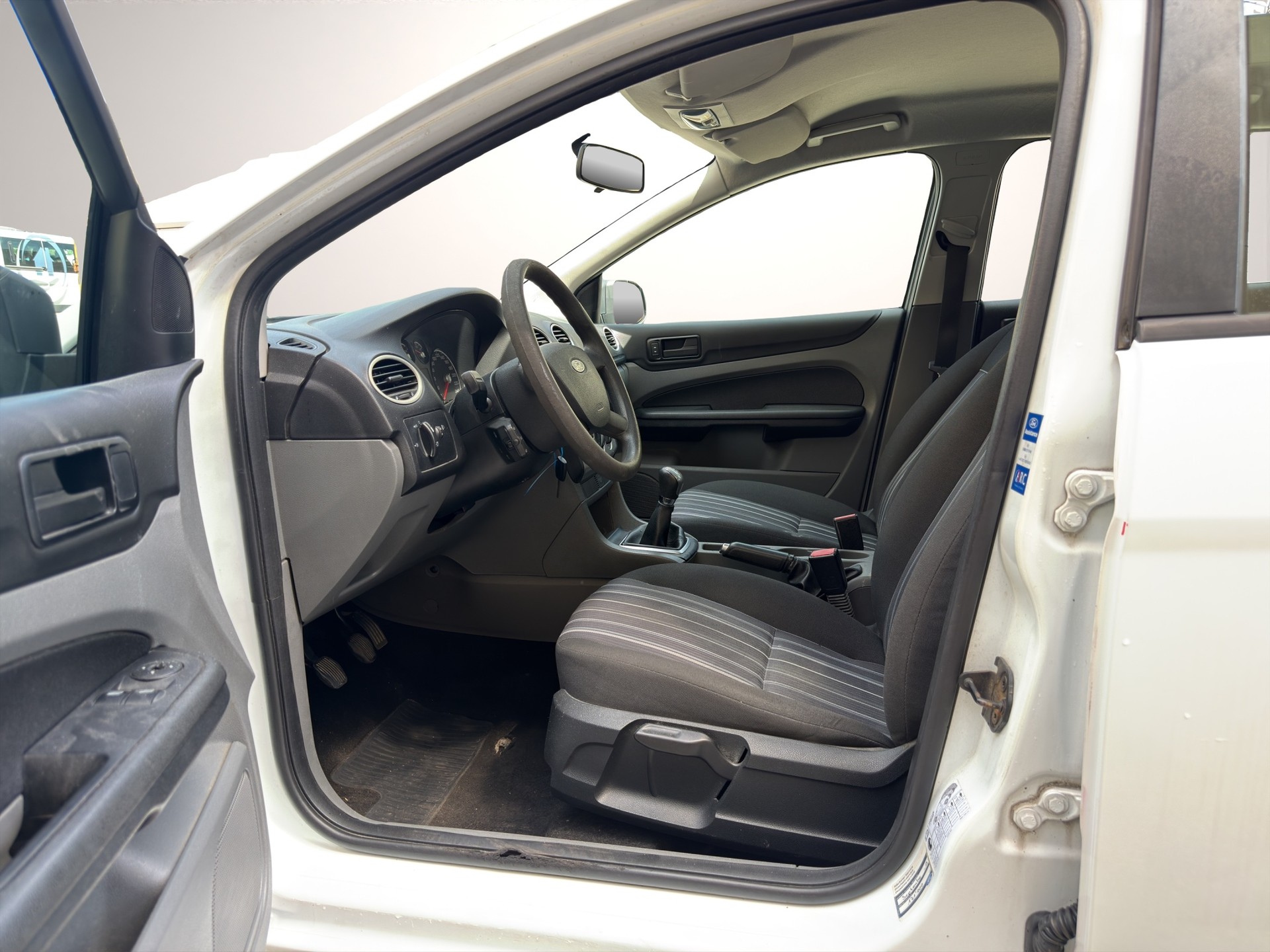 FORD Focus 1.6 TDCi Ambiente-image-8