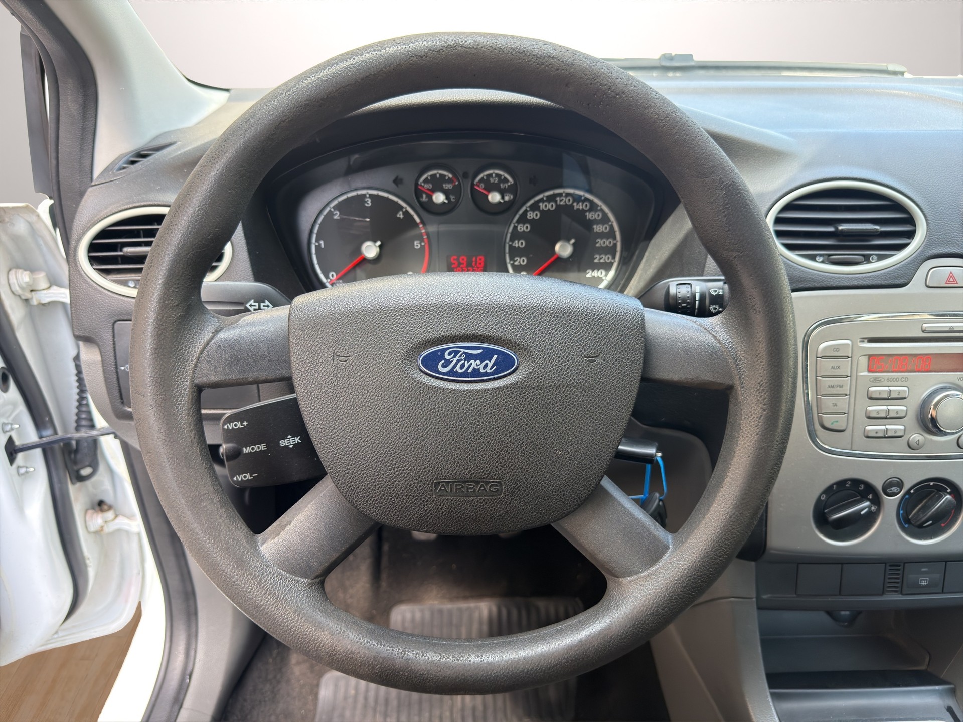 FORD Focus 1.6 TDCi Ambiente-image-9
