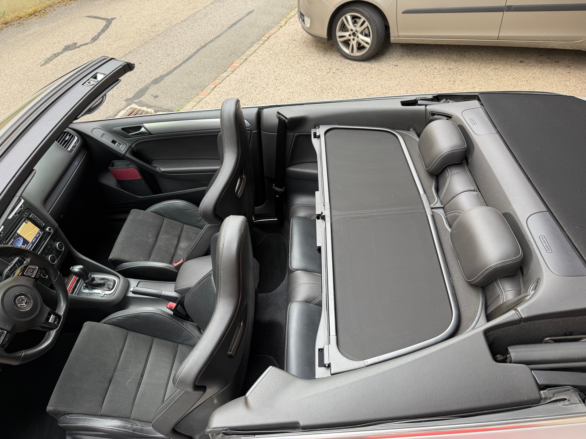 VW Golf Cabrio 2.0 TSI R DSG-image-7