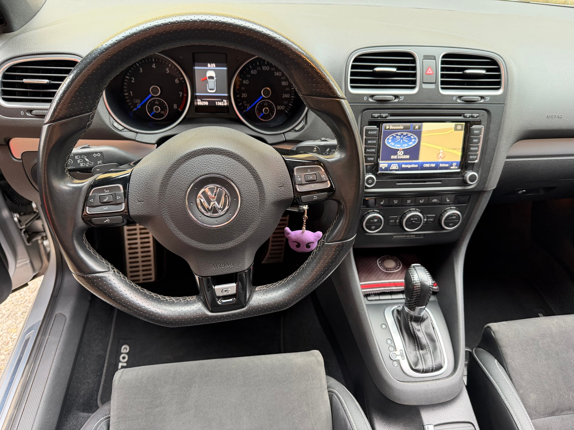 VW Golf Cabrio 2.0 TSI R DSG-image-8
