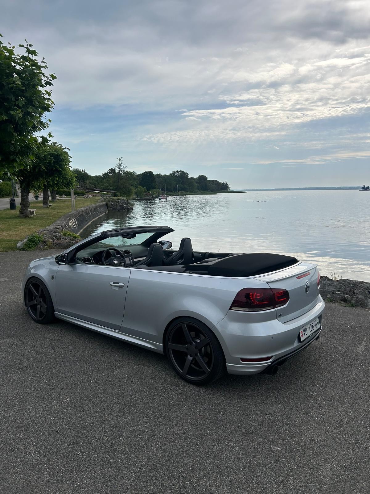 VW Golf Cabrio 2.0 TSI R DSG-image-1
