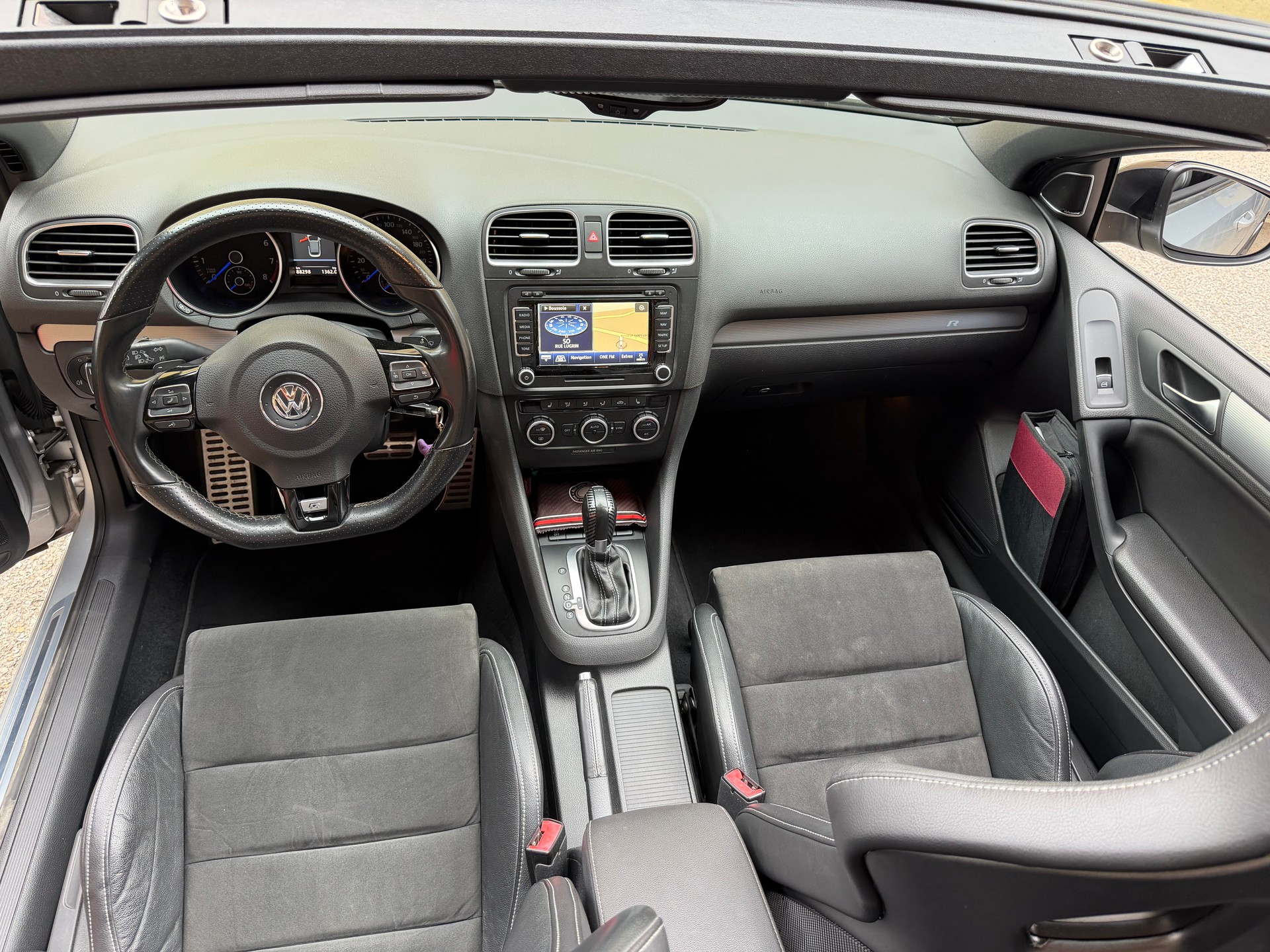 VW Golf Cabrio 2.0 TSI R DSG-image-5