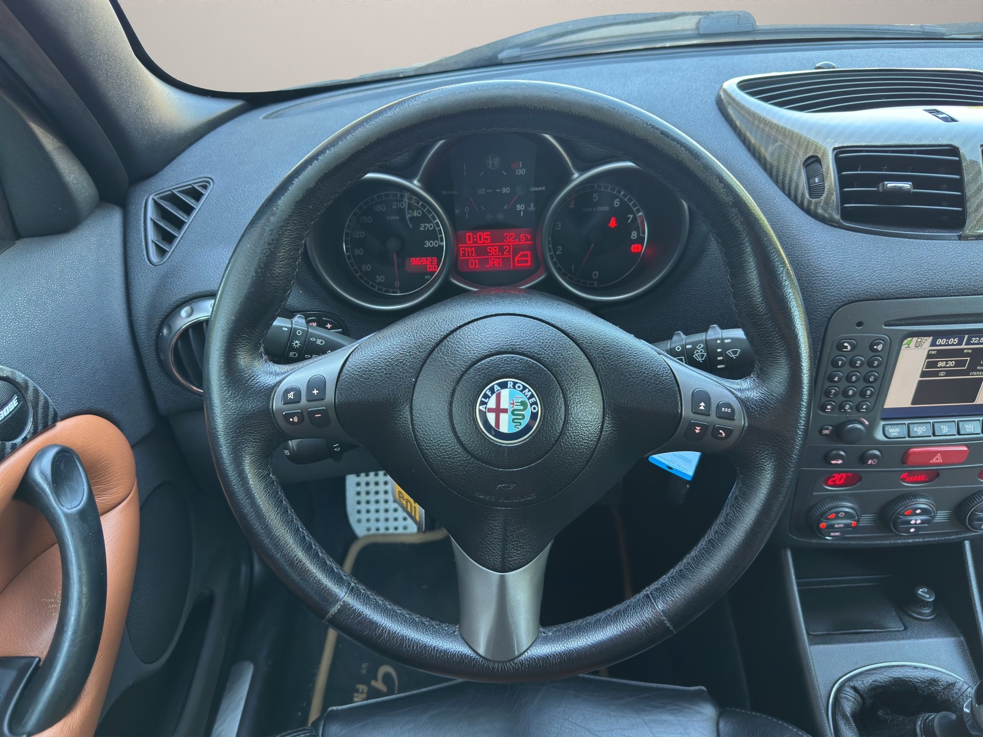 ALFA ROMEO 147 3.2 GTA-image-10