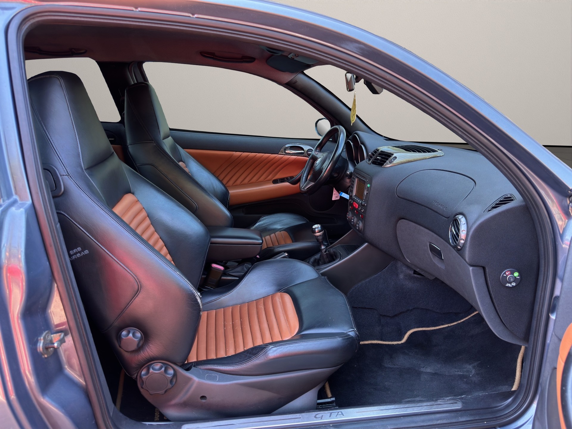 ALFA ROMEO 147 3.2 GTA-image-8