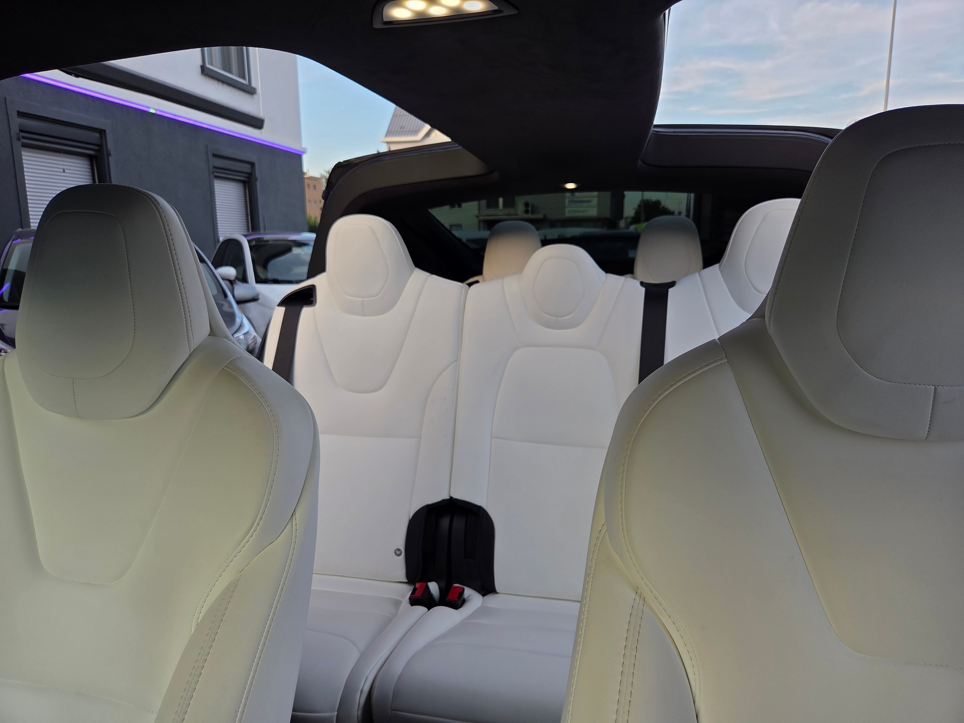 TESLA Model X 100 D-image-17