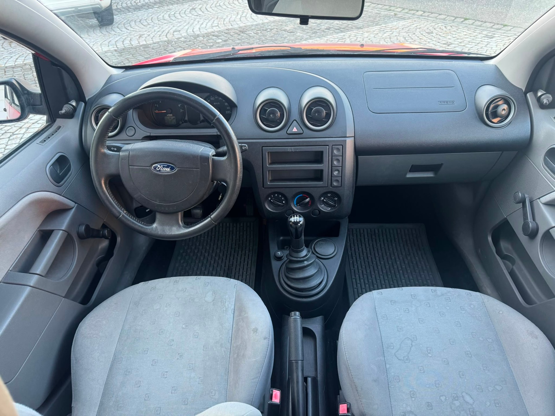 FORD Fiesta 1.3 Ambiente-image-10