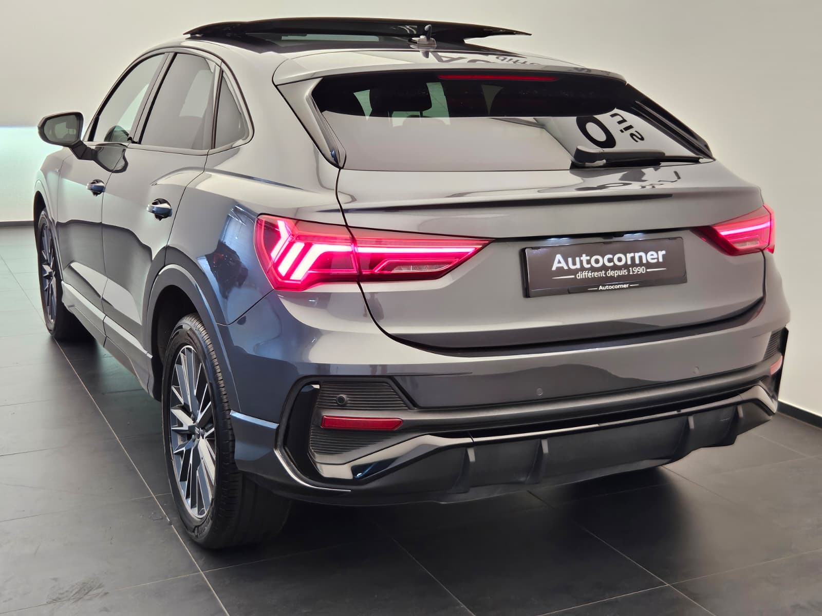 AUDI Q3 Sportback 40 TFSI S line quattro S-tronic-image-8