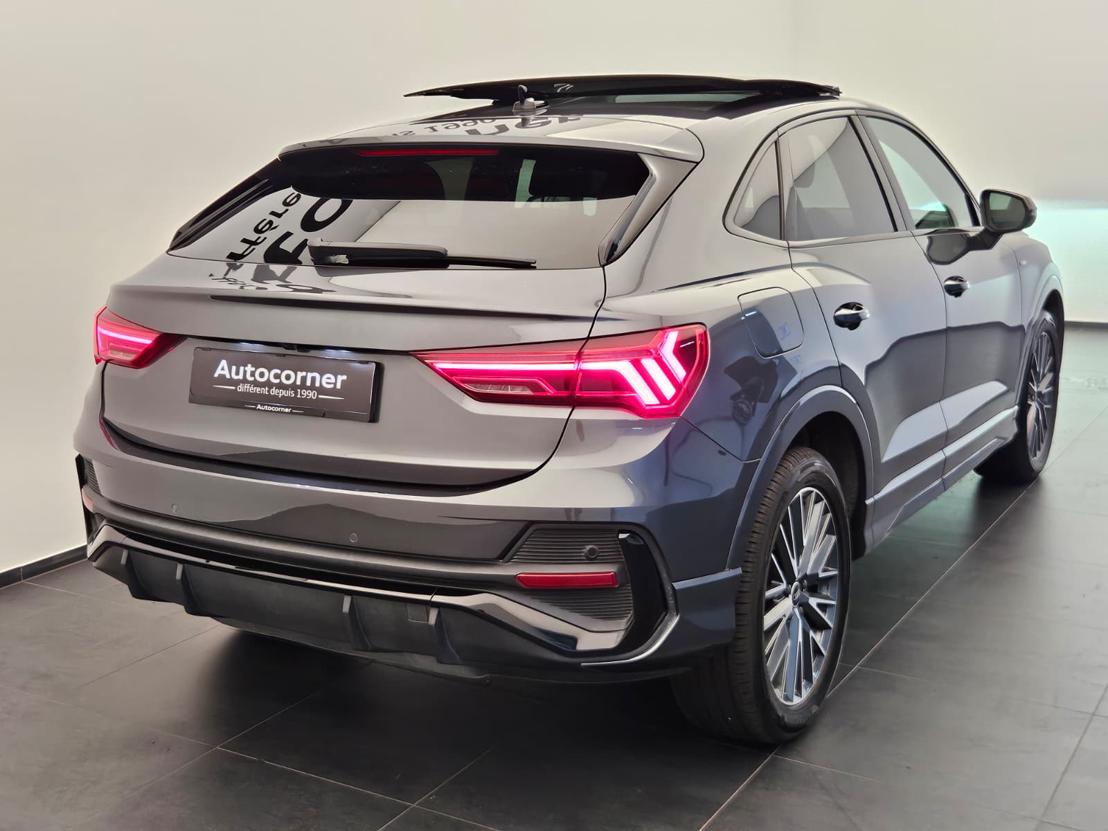AUDI Q3 Sportback 40 TFSI S line quattro S-tronic-image-6