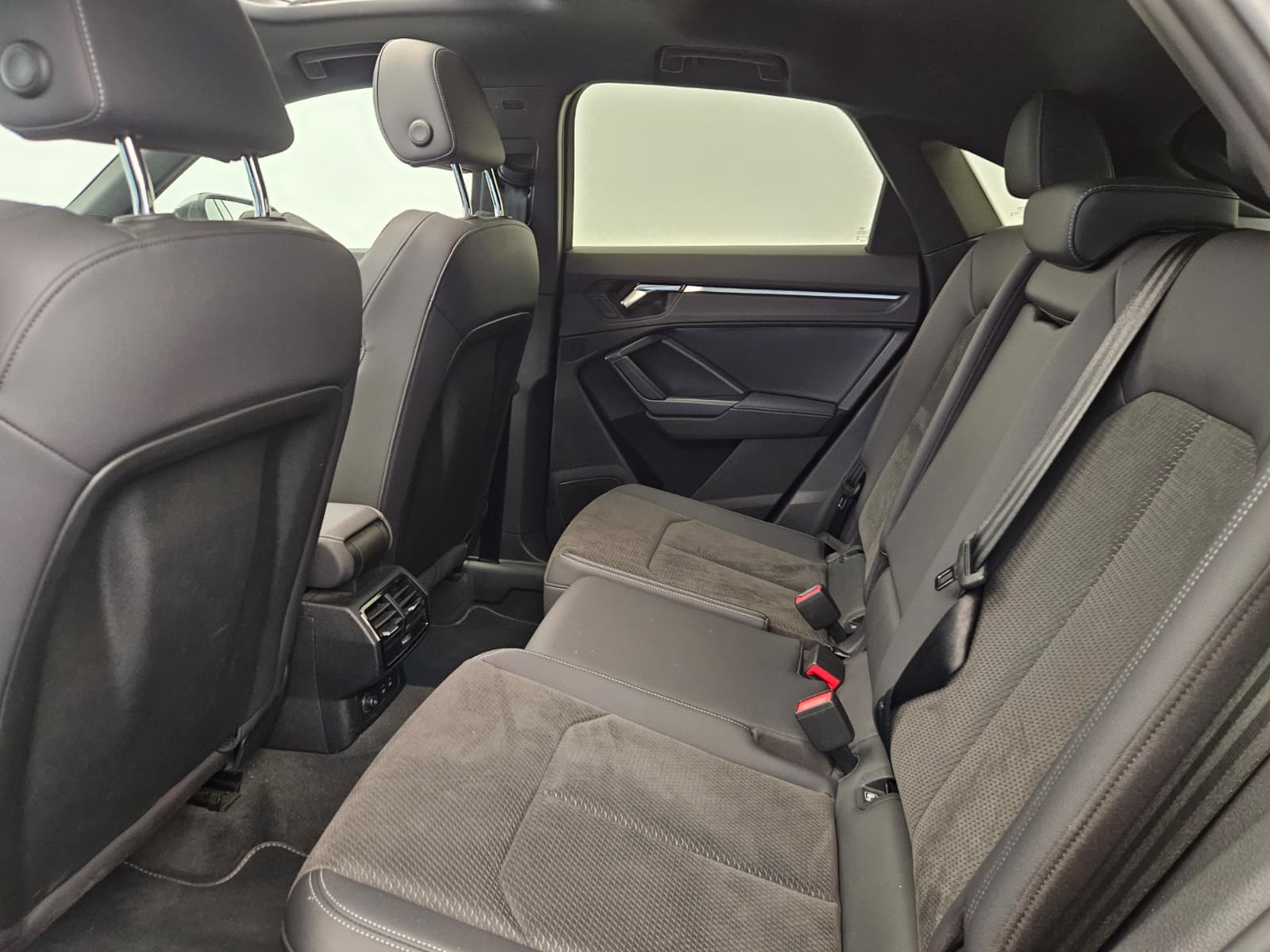 AUDI Q3 Sportback 40 TFSI S line quattro S-tronic-image-12