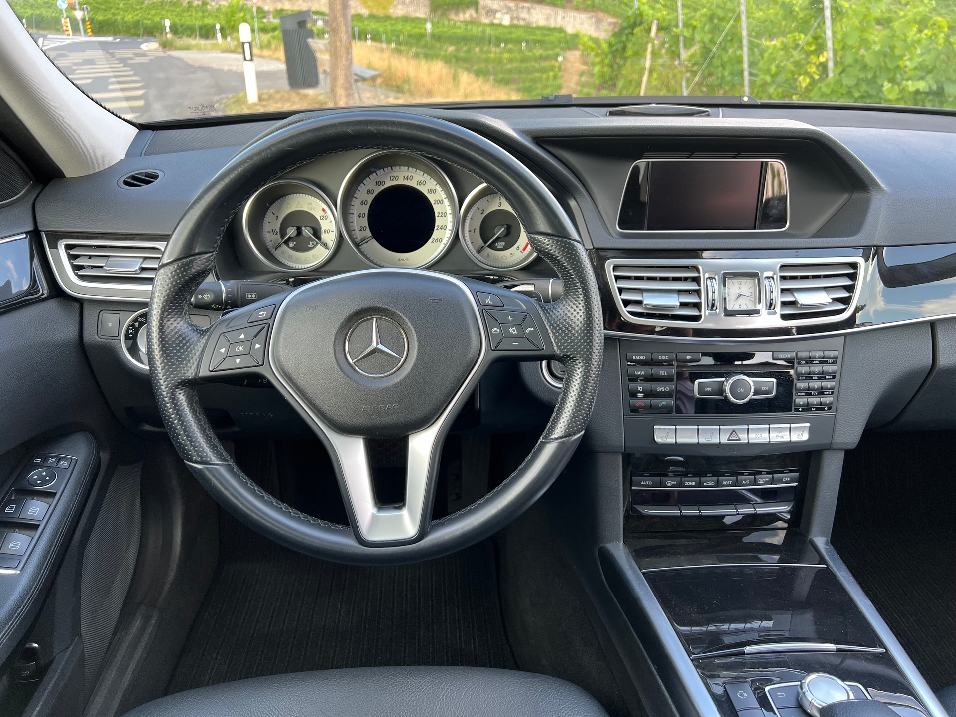 MERCEDES-BENZ E 220 CDI Avantgarde 7G-Tronic-image-11