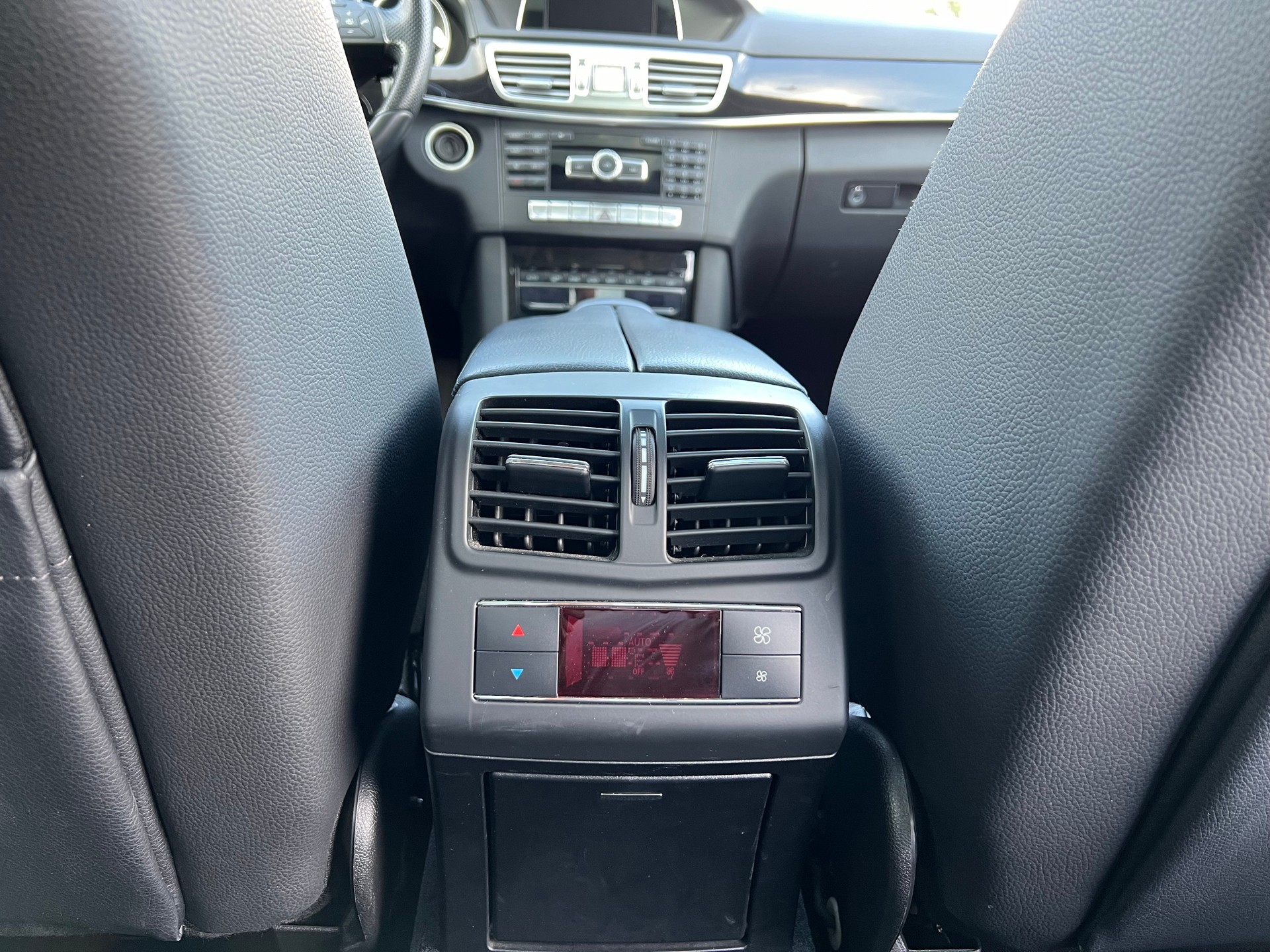 MERCEDES-BENZ E 220 CDI Avantgarde 7G-Tronic-image-12