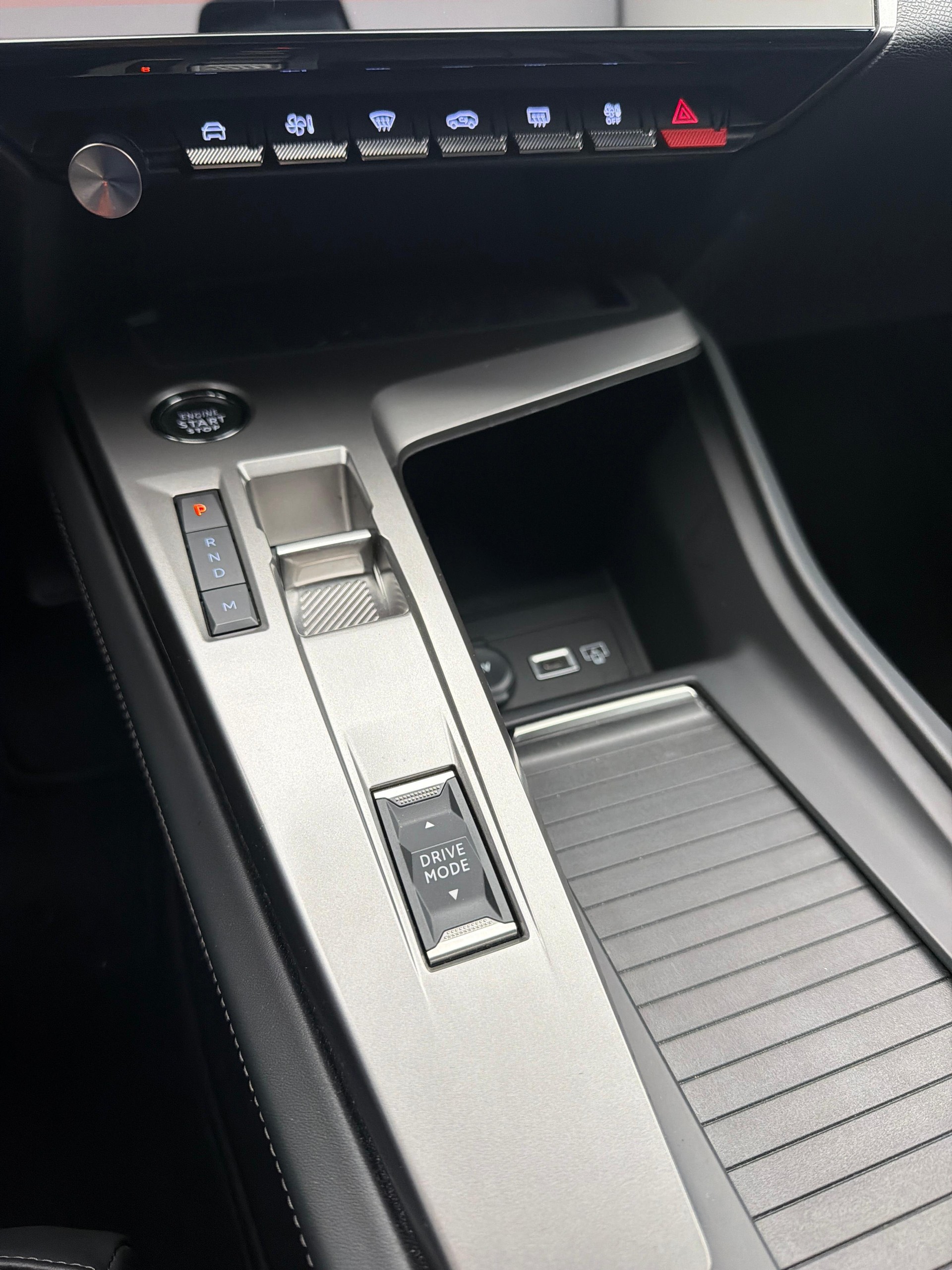 PEUGEOT 308 1.2 PureTech Allure-image-16