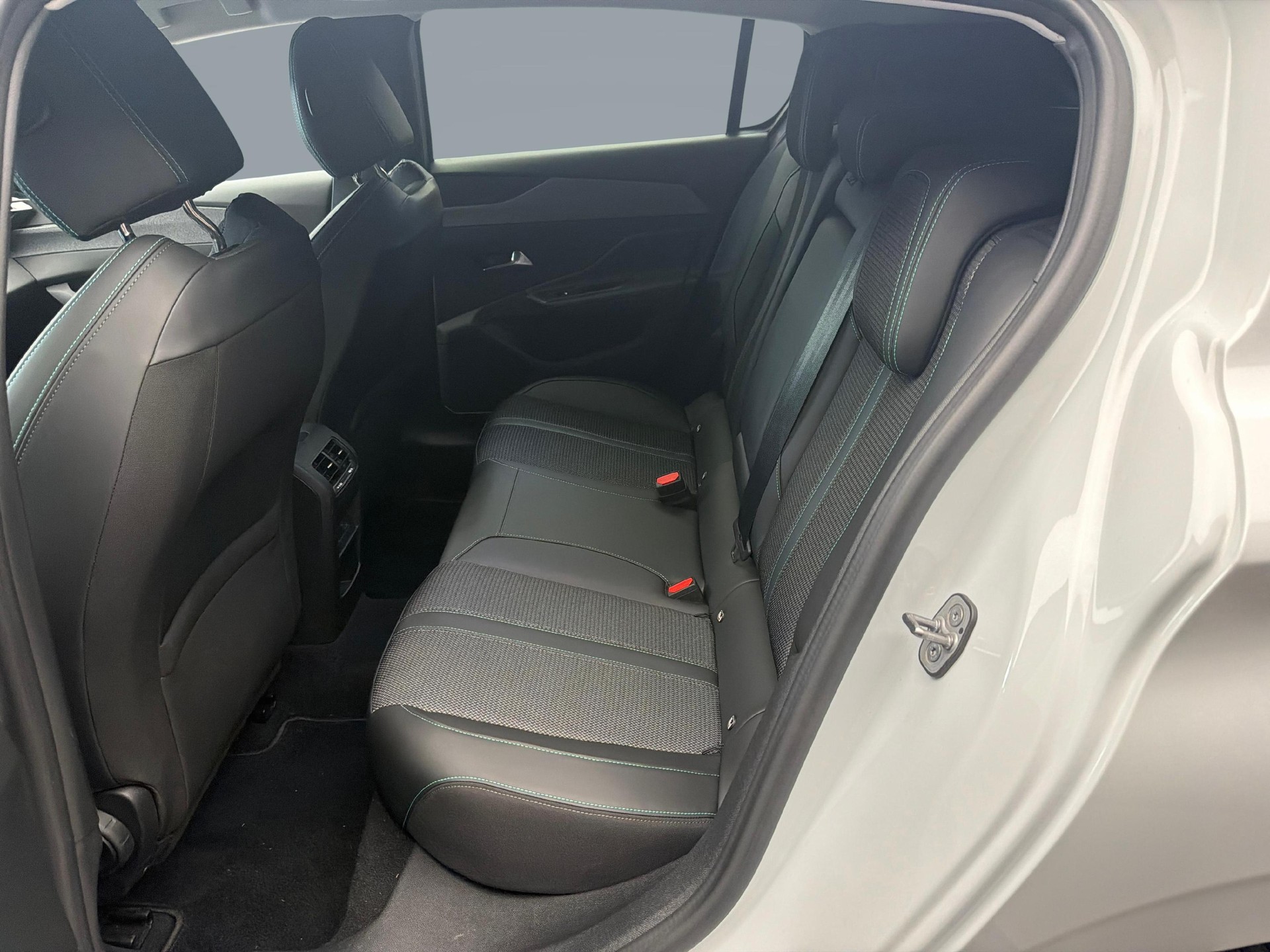 PEUGEOT 308 1.2 PureTech Allure-image-10