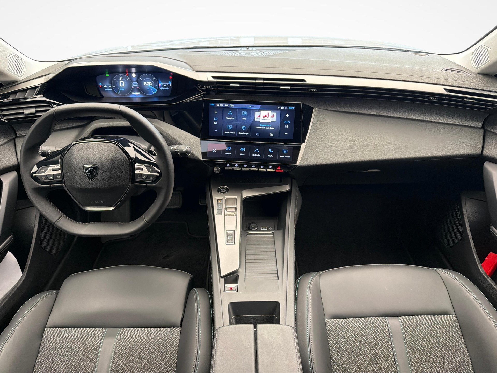 PEUGEOT 308 1.2 PureTech Allure-image-8