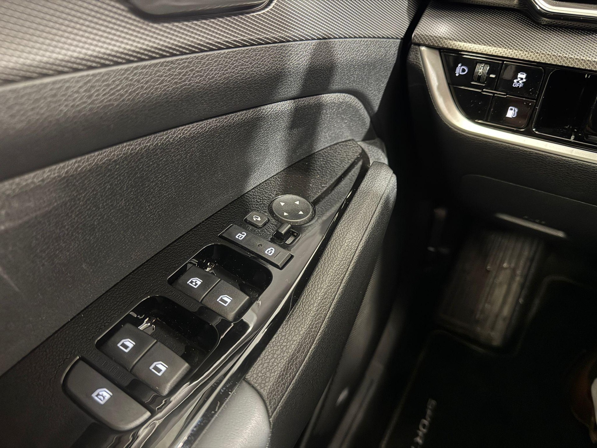 KIA Sportage 1.6 T-GDi PHEV Power Edition 4 x roues hiver alu complètes offert-image-10