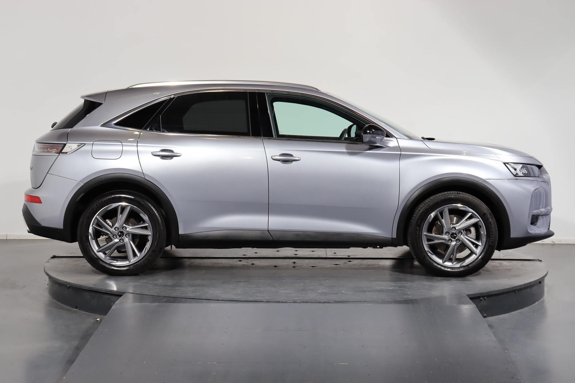 DS AUTOMOBILES 7 Crossback 1.6 E-Tense Be Chic 4x4-showroom-element-1