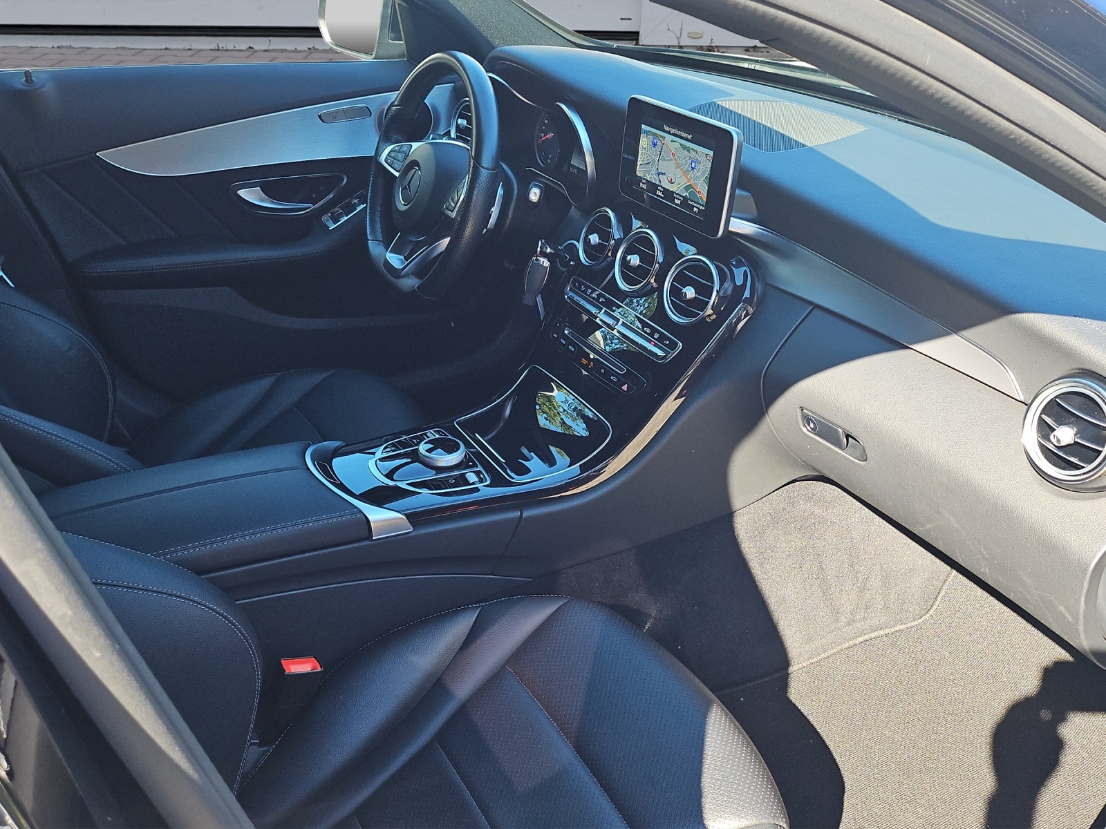 MERCEDES-BENZ C 200 AMG Line 4Matic 7G-Tronic-image-12