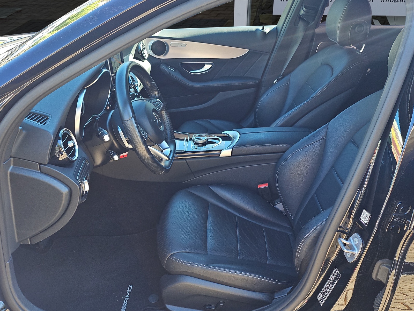 MERCEDES-BENZ C 200 AMG Line 4Matic 7G-Tronic-image-10