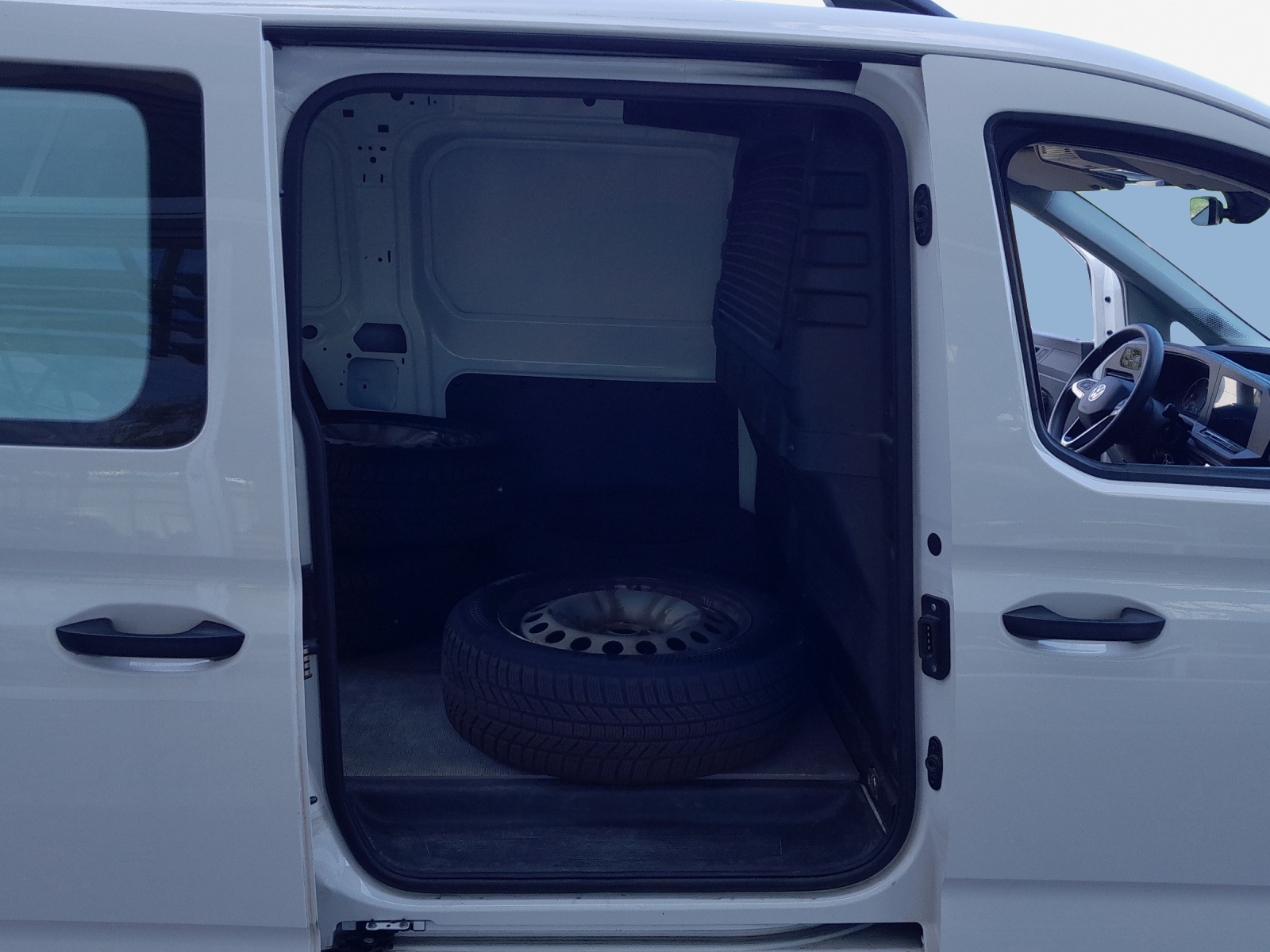 VW Caddy Cargo 2.0TDI Maxi 4Motion-image-14