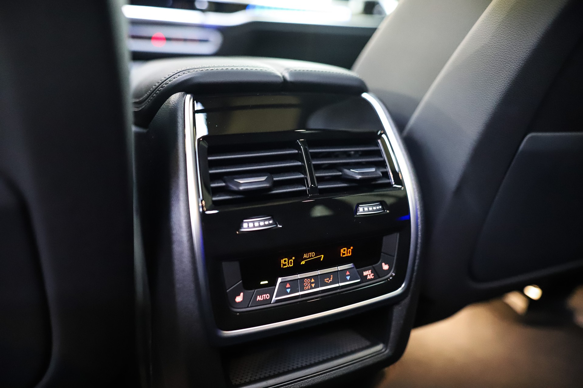 BMW X5 xDrive 48V M60i M Sport Pro Steptronic-image-29