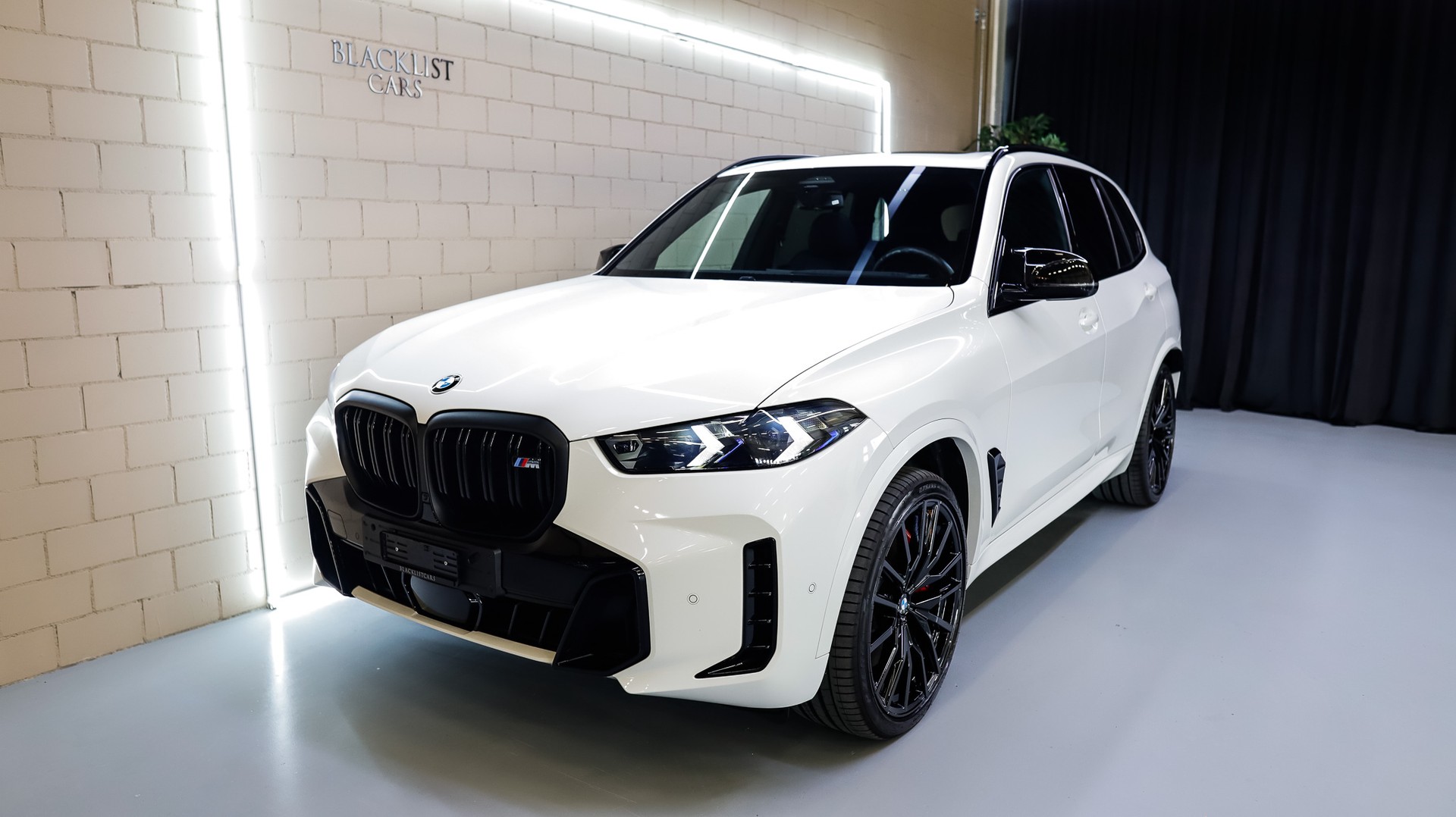 BMW X5 xDrive 48V M60i M Sport Pro Steptronic-image-1