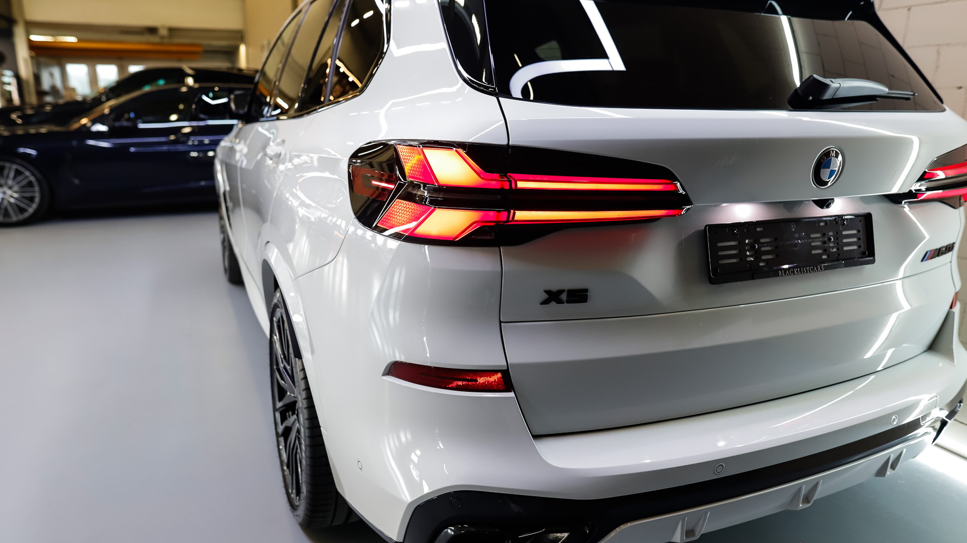 BMW X5 xDrive 48V M60i M Sport Pro Steptronic-image-8