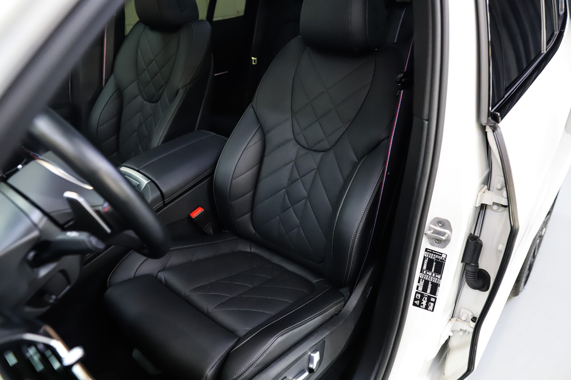 BMW X5 xDrive 48V M60i M Sport Pro Steptronic-image-15