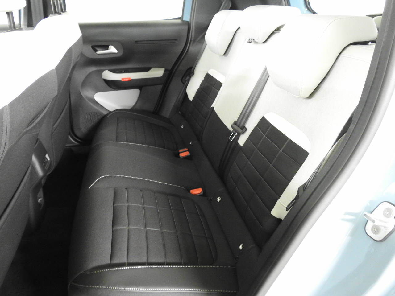 CITROEN C3 1.2 Hybrid Plus-image-12