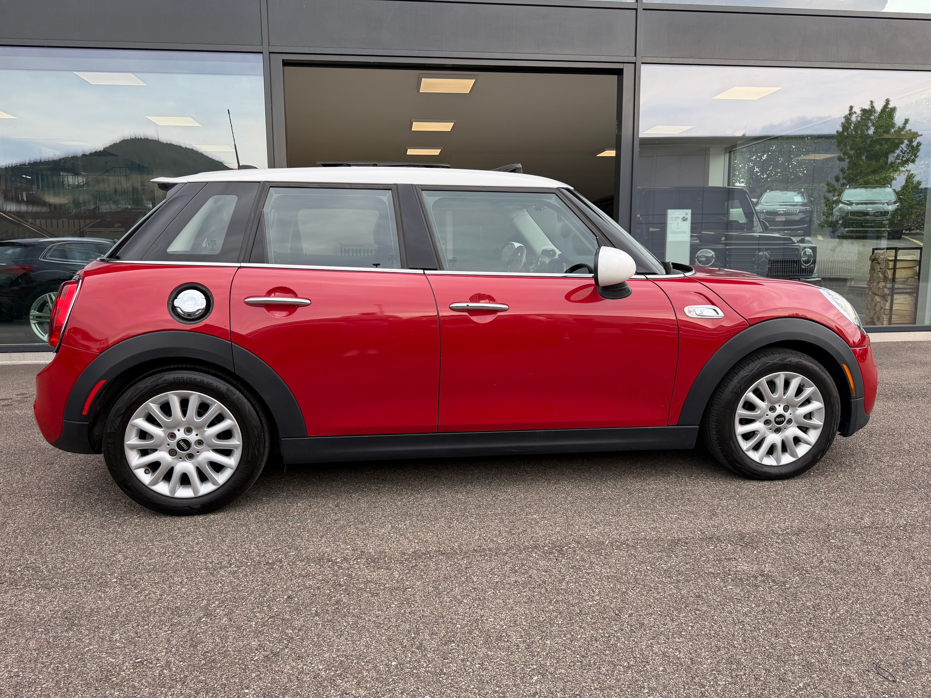 MINI Mini F55 2.0i Cooper S-image-1