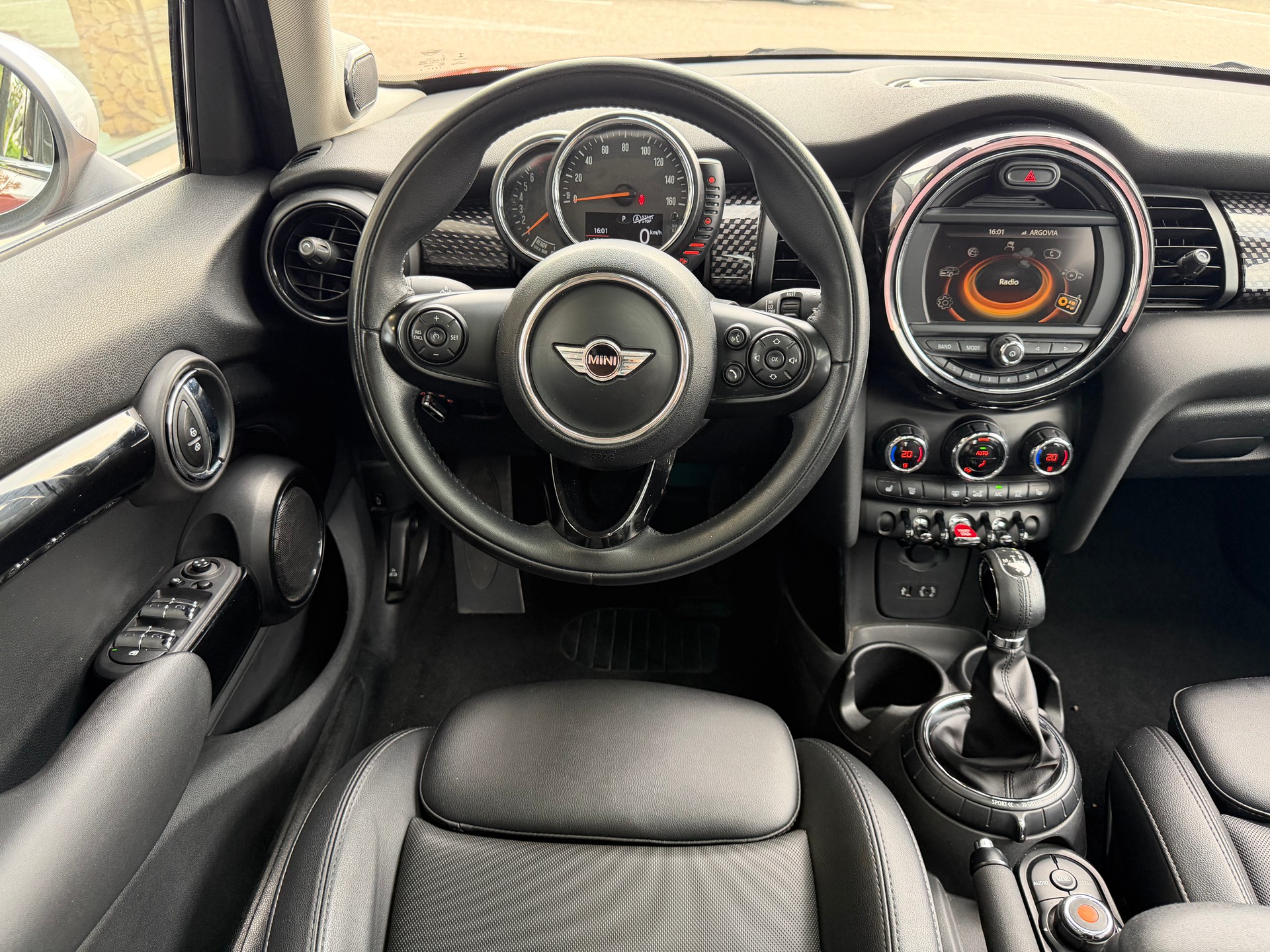 MINI Mini F55 2.0i Cooper S-image-11