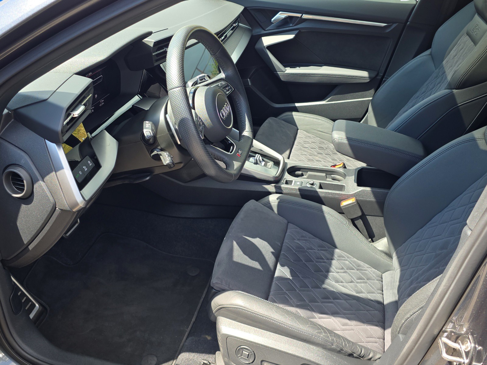 AUDI RS3 Sportback 2.5 TSI quattro S-tronic-image-6