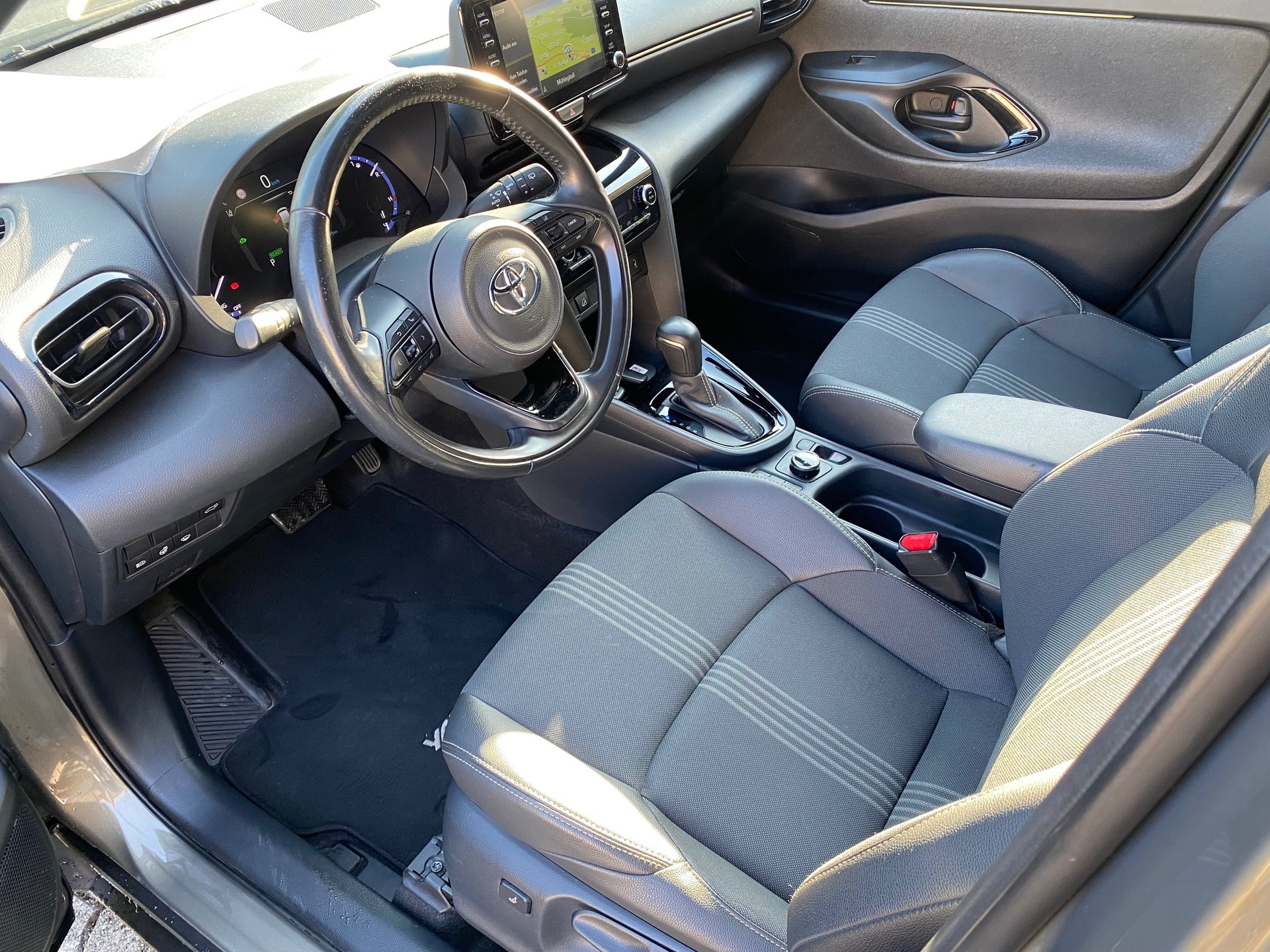 TOYOTA Yaris Cross 1.5 Adventure e-CVT AWDi-image-4