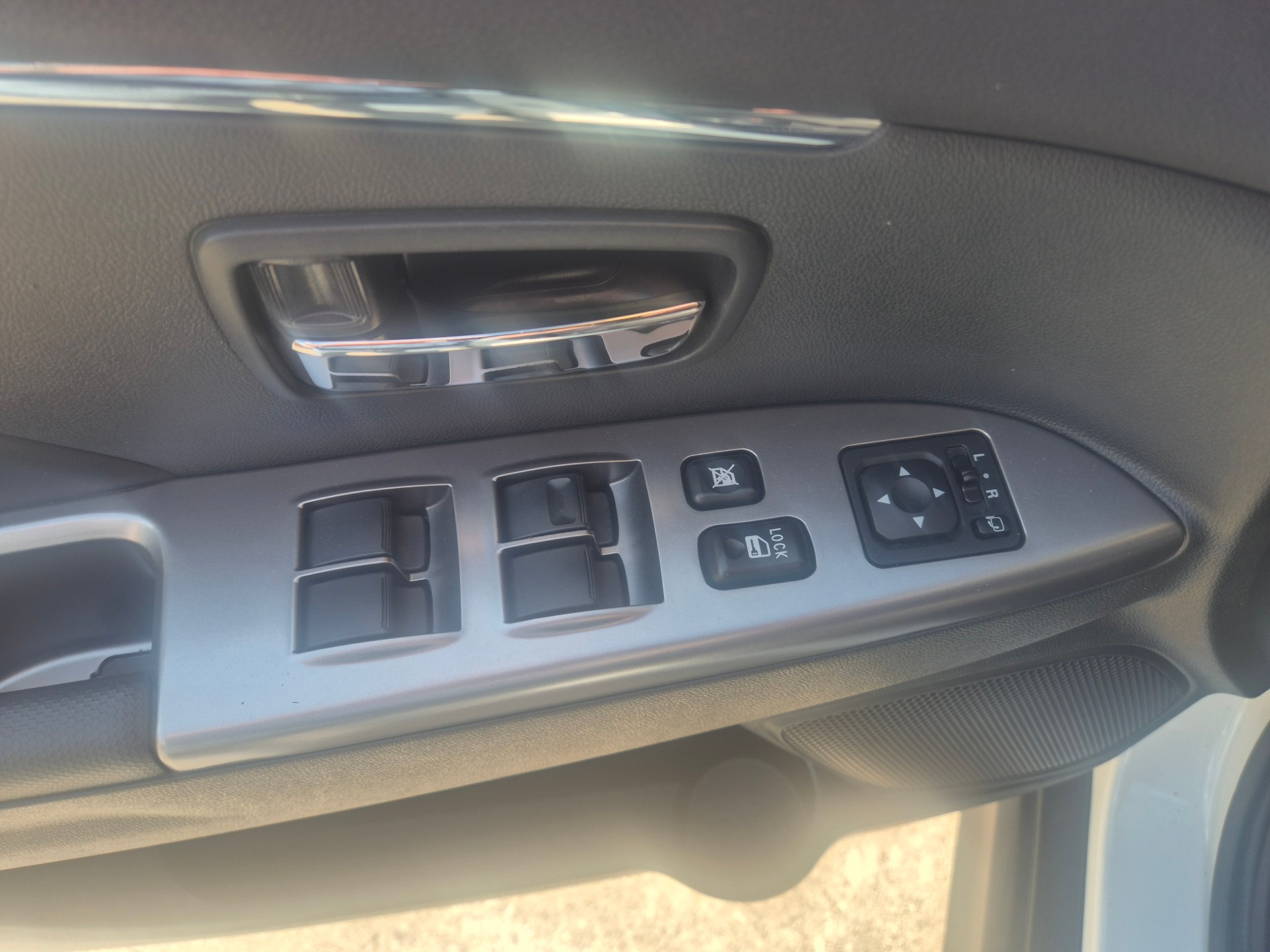 MITSUBISHI ASX 2.0 MIVEC Style 4WD Automat-image-4