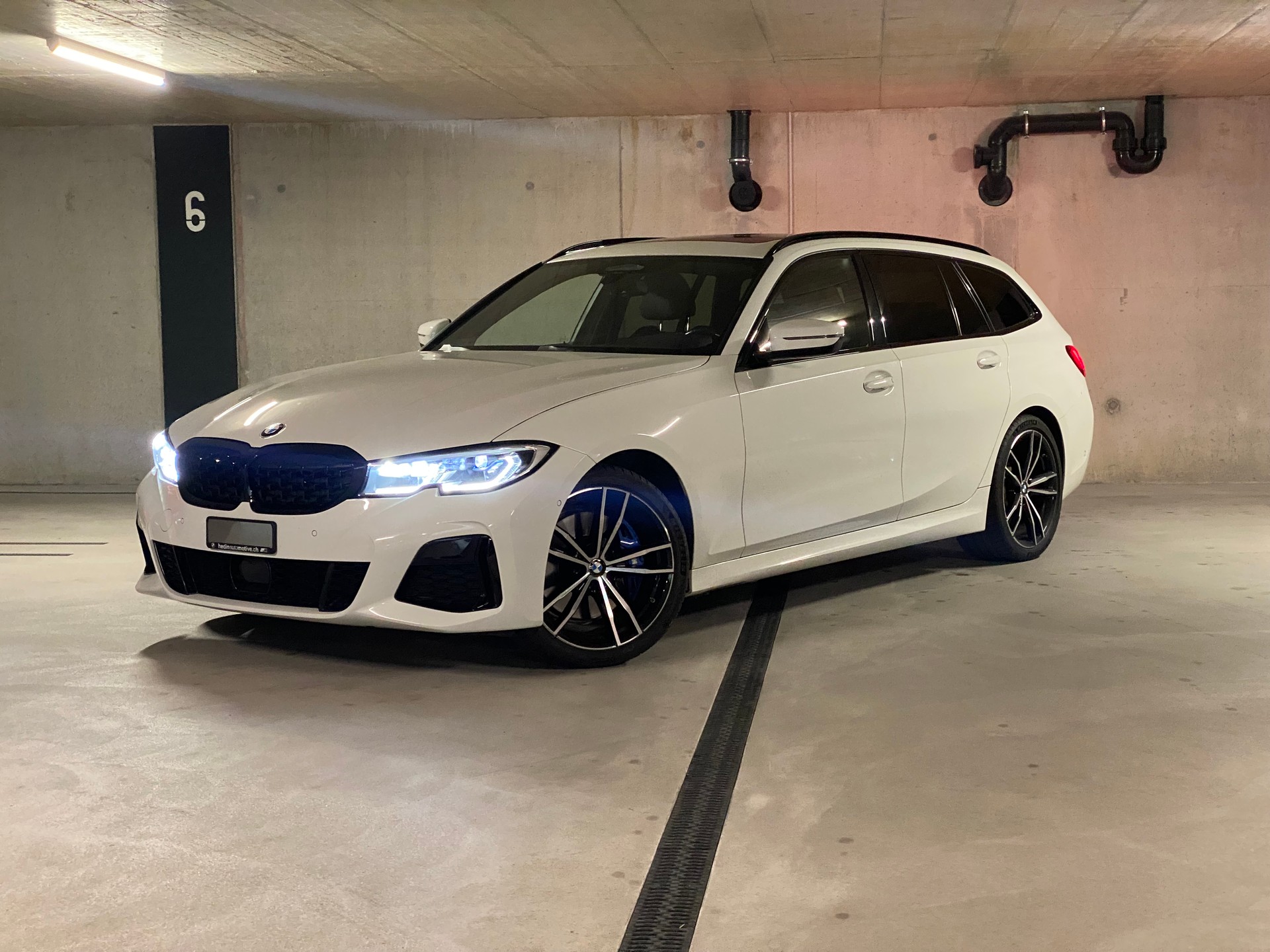 BMW M340d xDrive 48V Touring Steptronic Sport-image-0