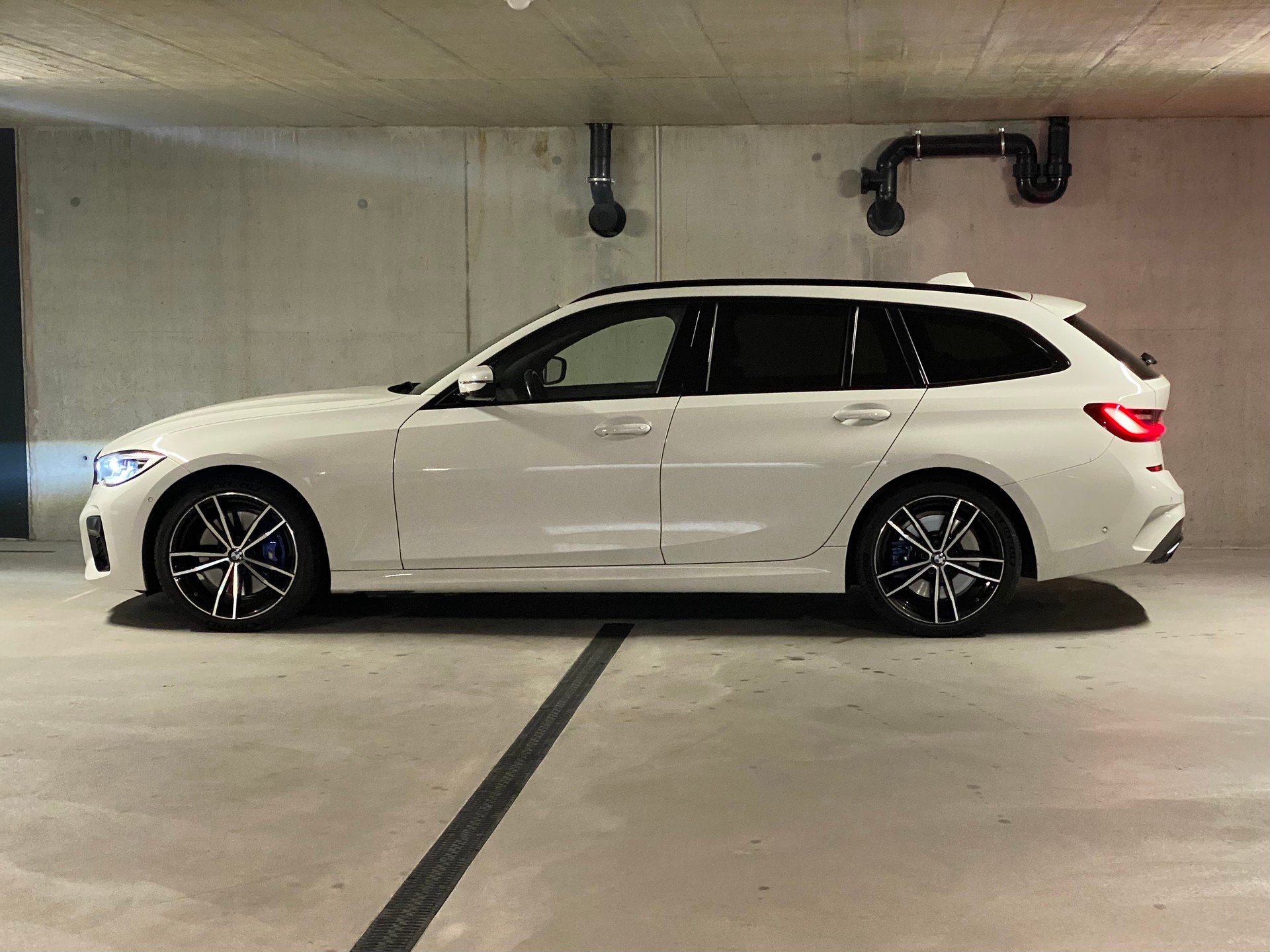 BMW M340d xDrive 48V Touring Steptronic Sport-image-1