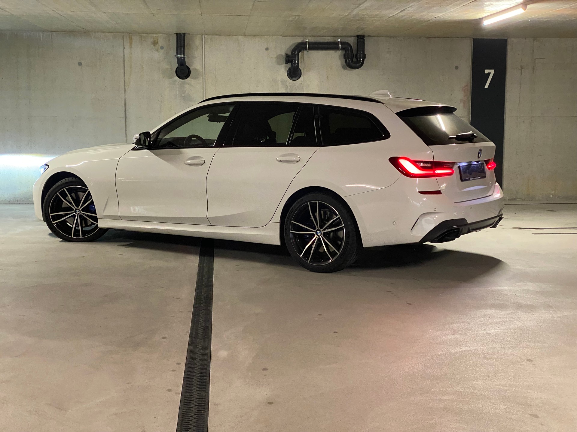 BMW M340d xDrive 48V Touring Steptronic Sport-image-2
