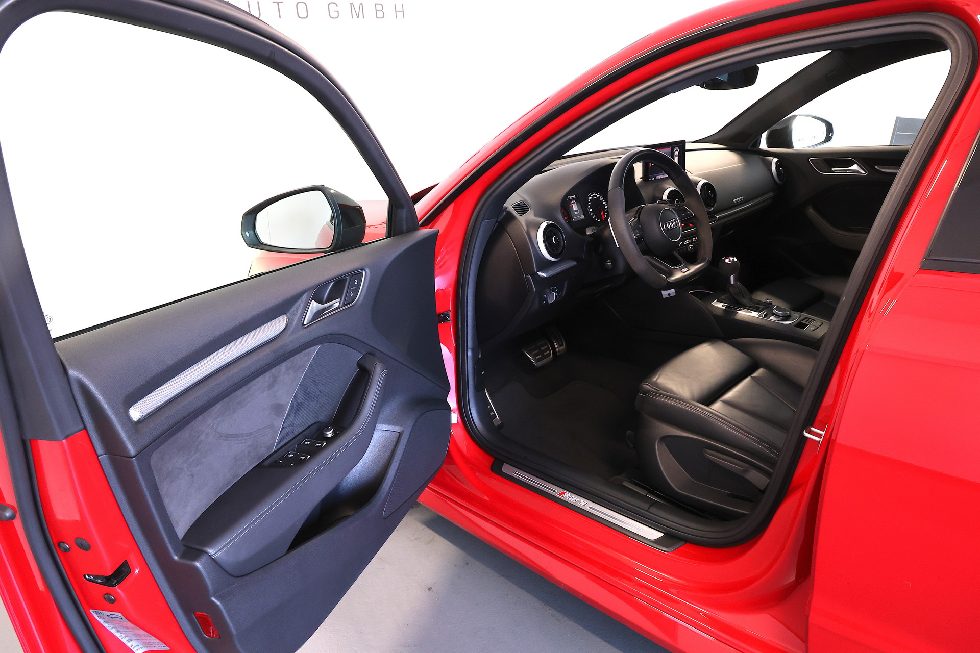 AUDI RS3 Sportback 2.5 T FSI quattro S-Tronic-image-4