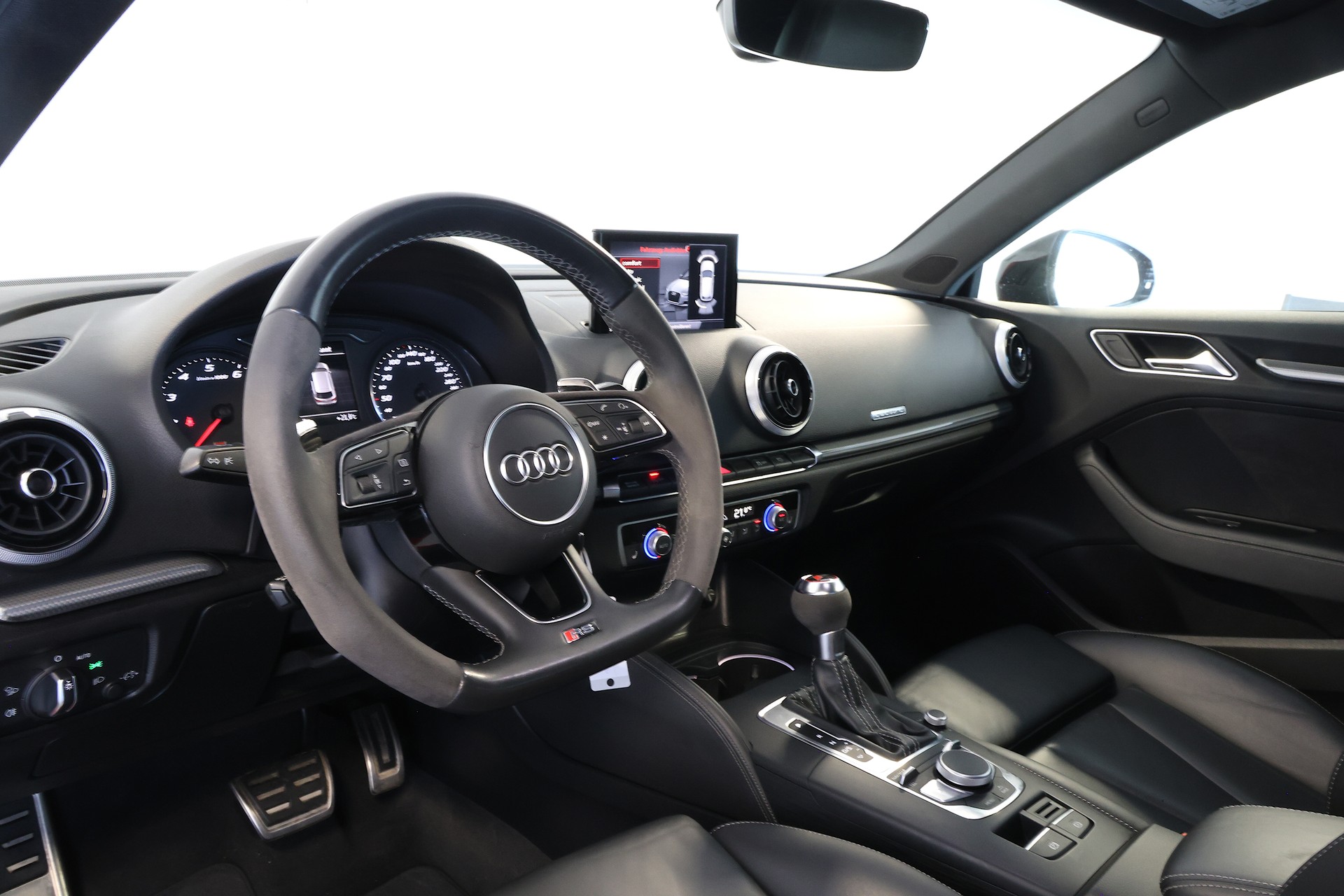 AUDI RS3 Sportback 2.5 T FSI quattro S-Tronic-image-6