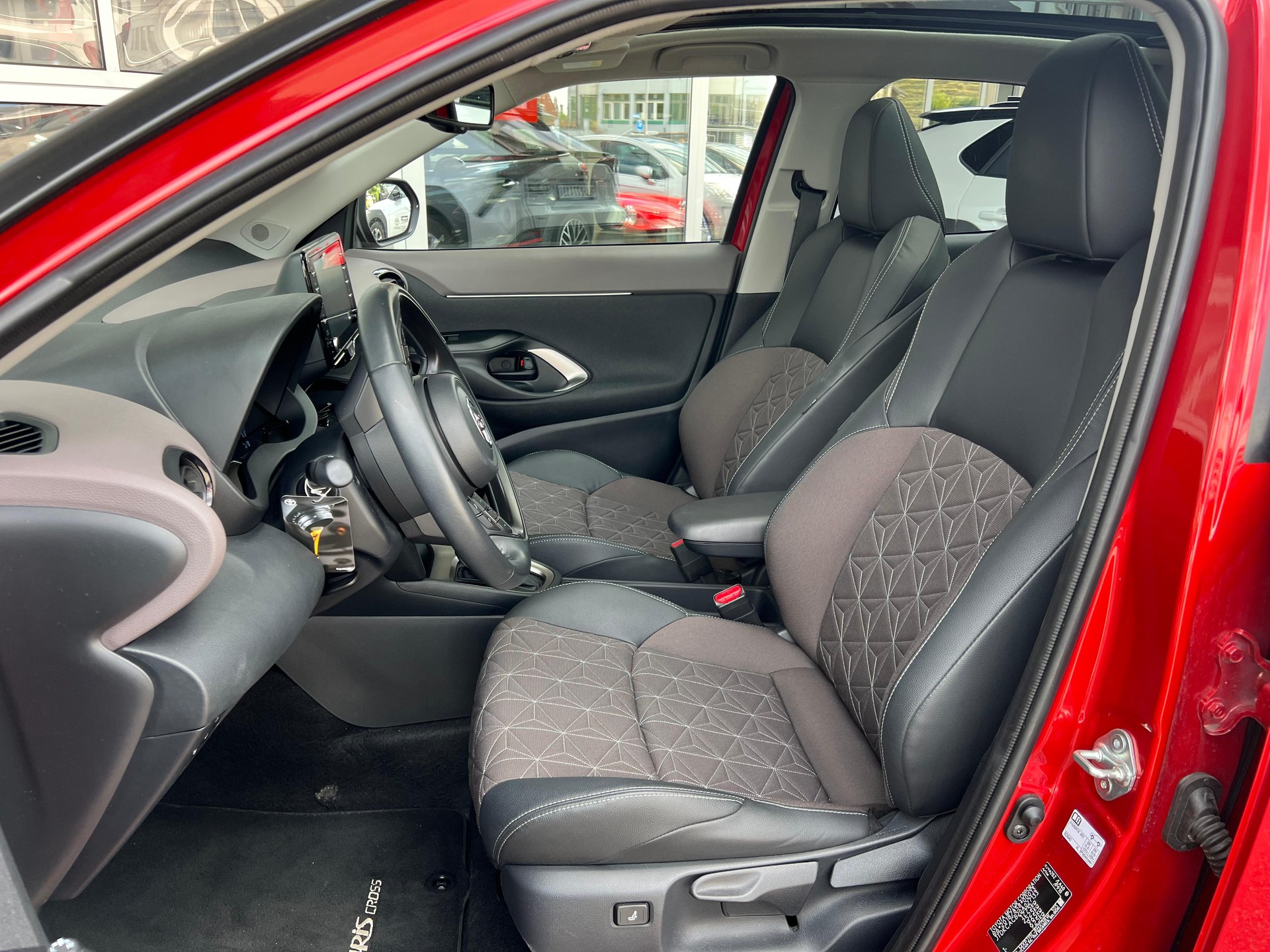 TOYOTA Yaris Cross 1.5 VVT-i HSD Elegant AWD-i-image-11