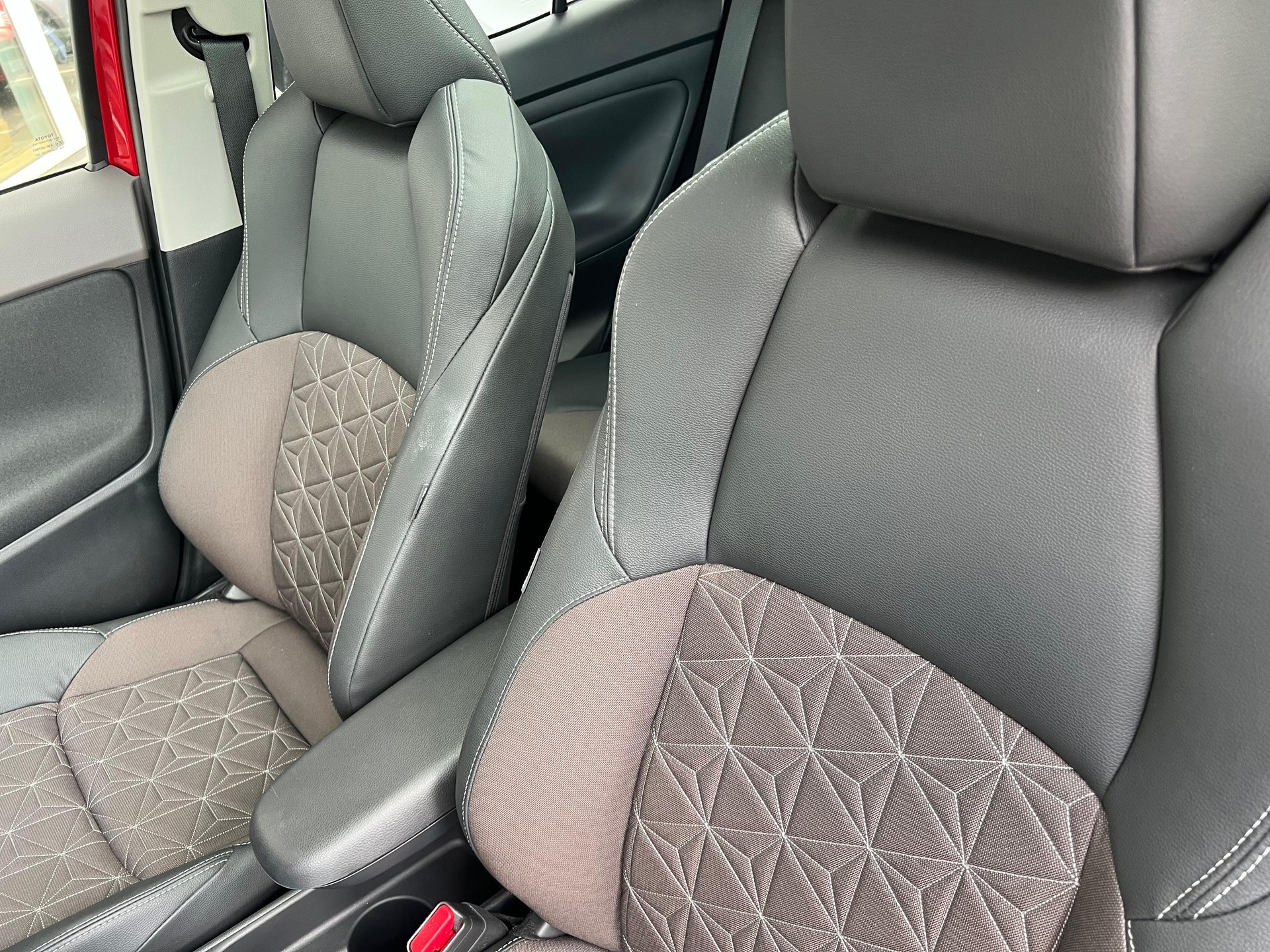 TOYOTA Yaris Cross 1.5 VVT-i HSD Elegant AWD-i-image-13