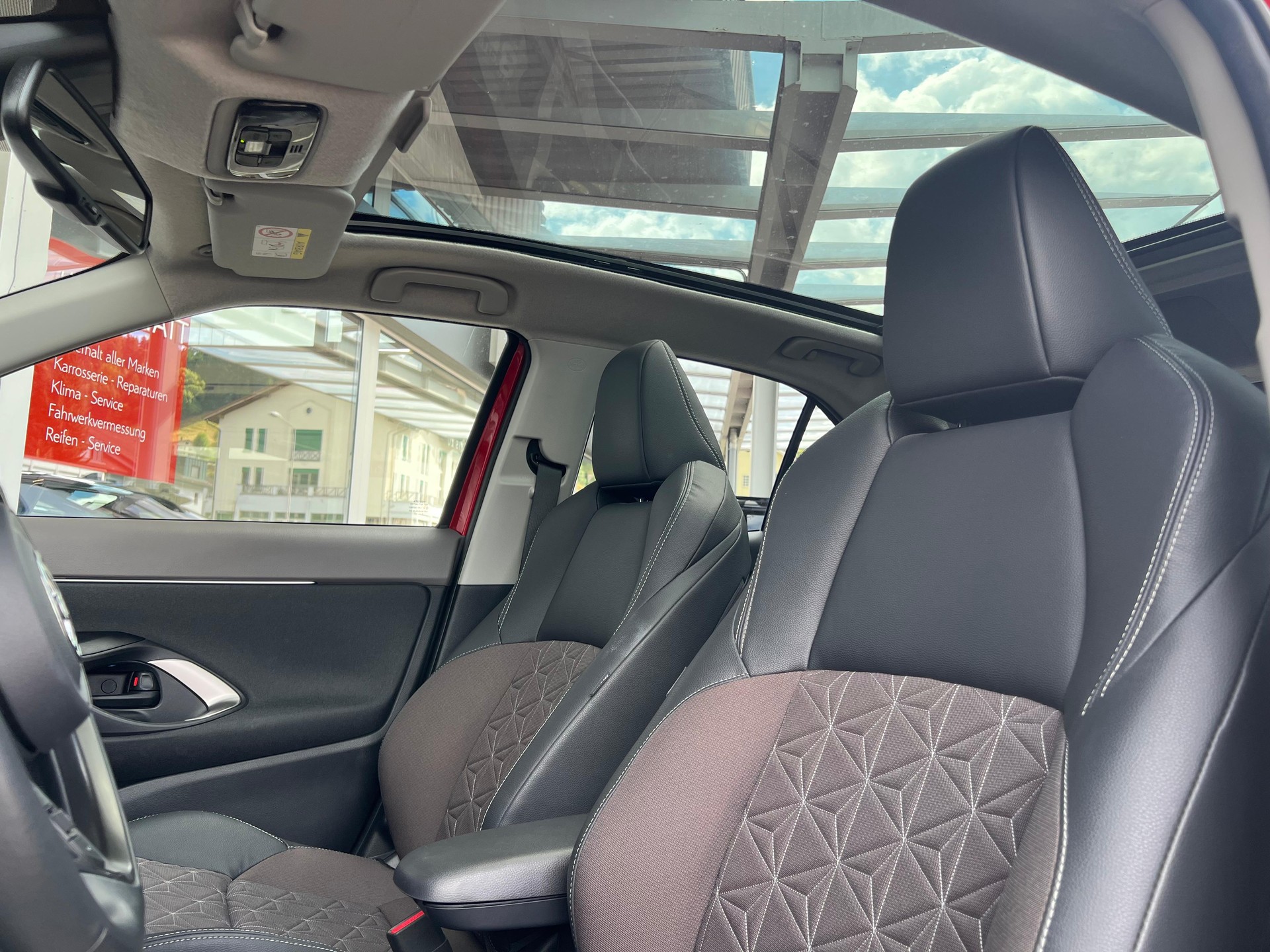 TOYOTA Yaris Cross 1.5 VVT-i HSD Elegant AWD-i-image-12